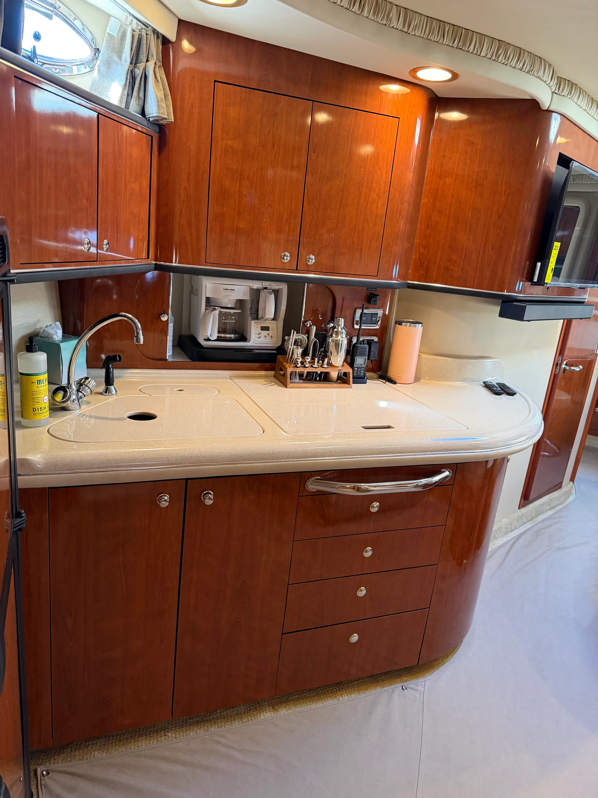 Sea Ray Boats 460 Sundancer in Montauk, NY — photo 3