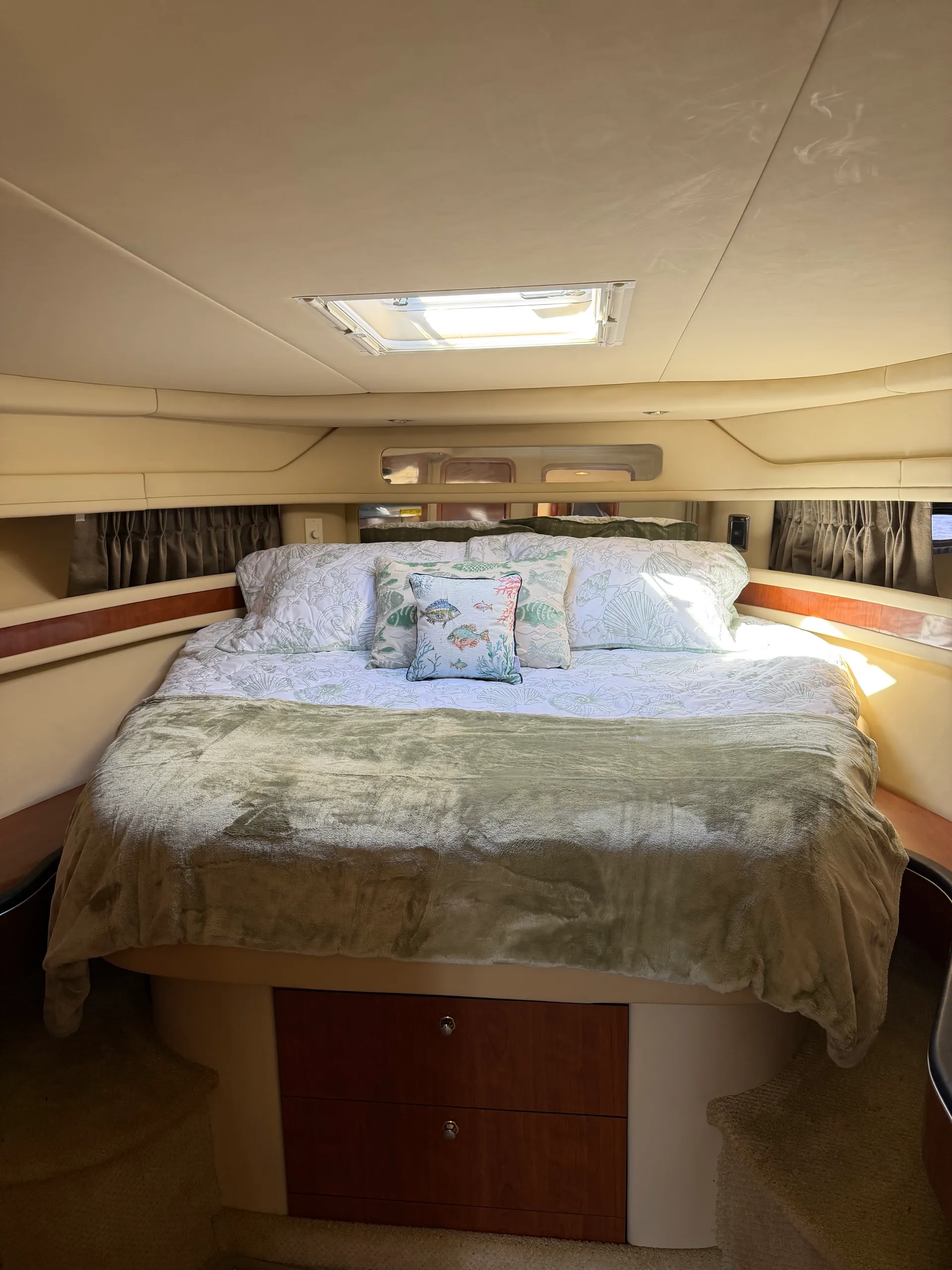 Sea Ray Boats 460 Sundancer in Montauk, NY — photo 5