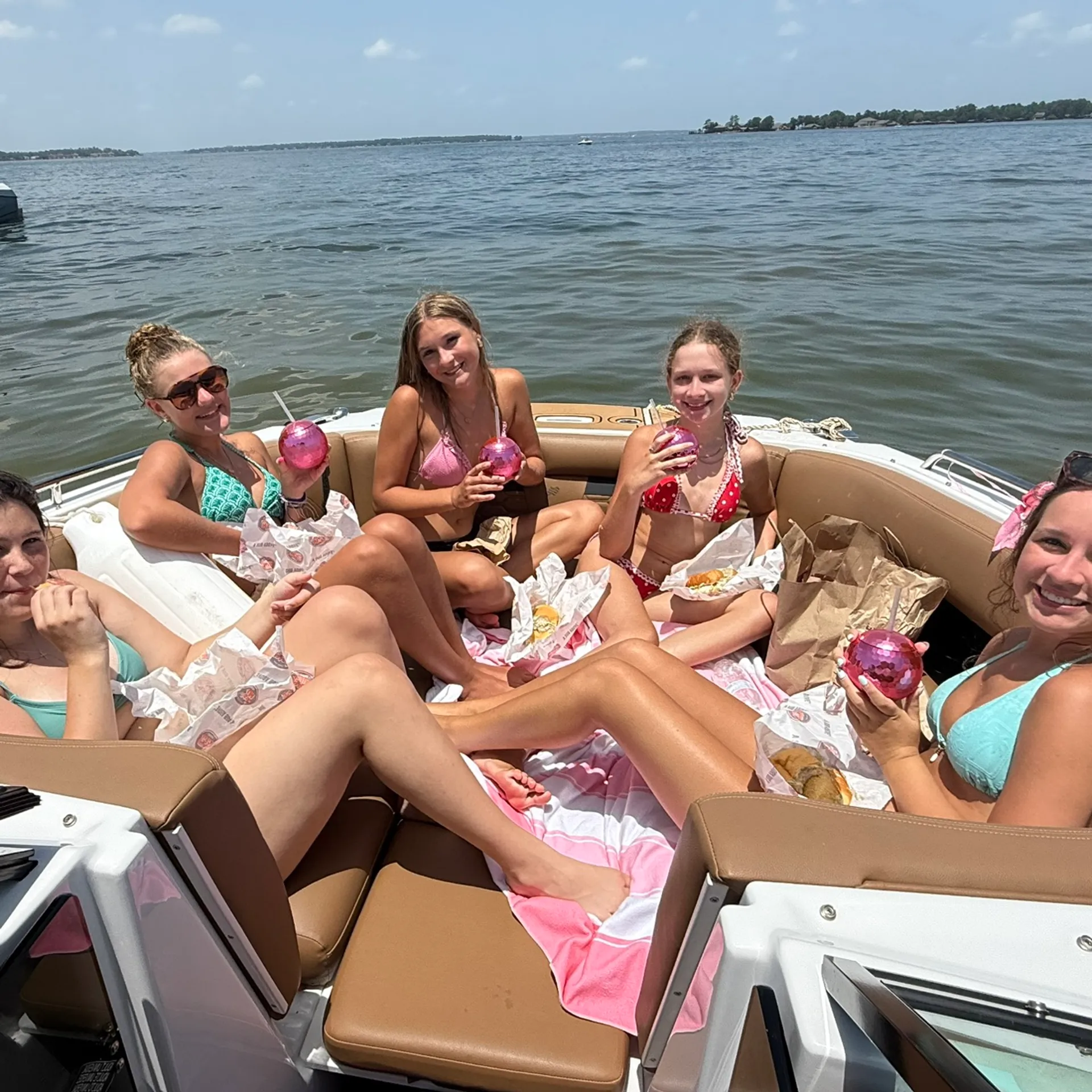Brand New 2025 Four Winns HD8 with captain and host included 
