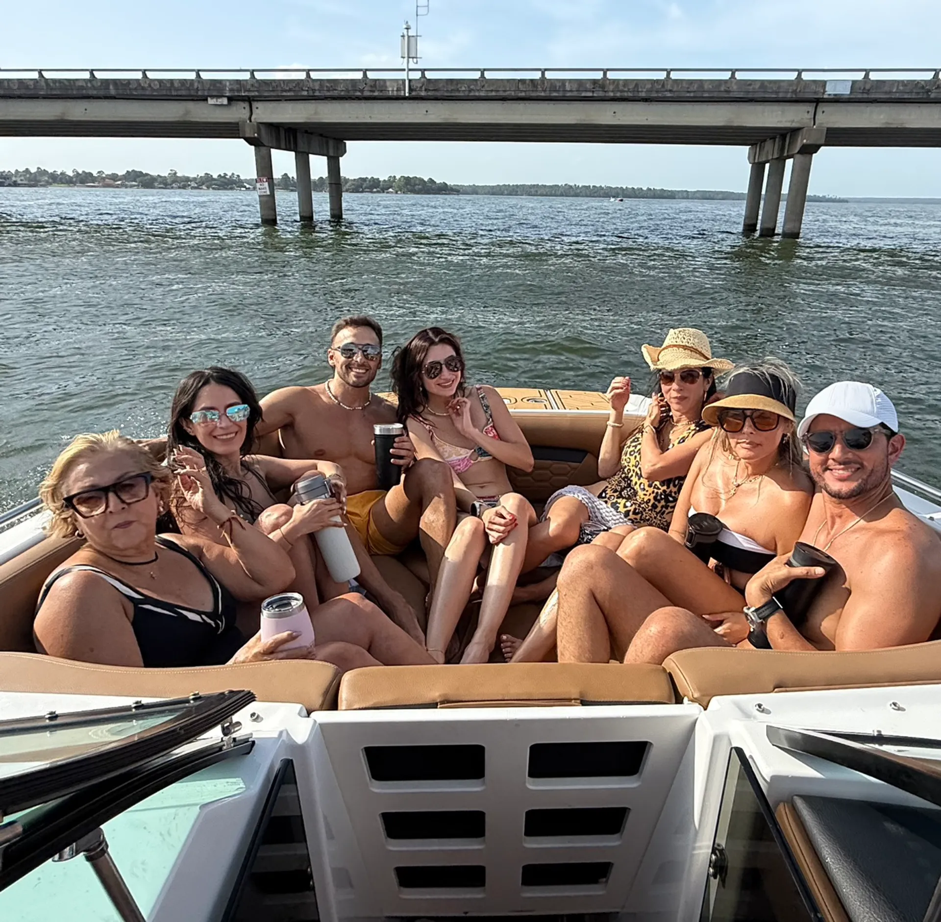 Brand New 2025 Four Winns HD8 with captain and host included 