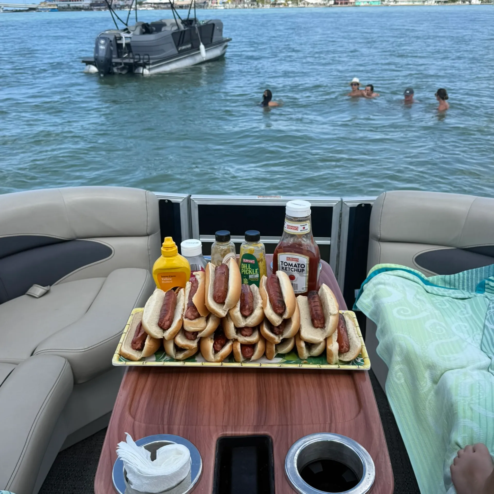 Lux For Less
Agua Blu Charters