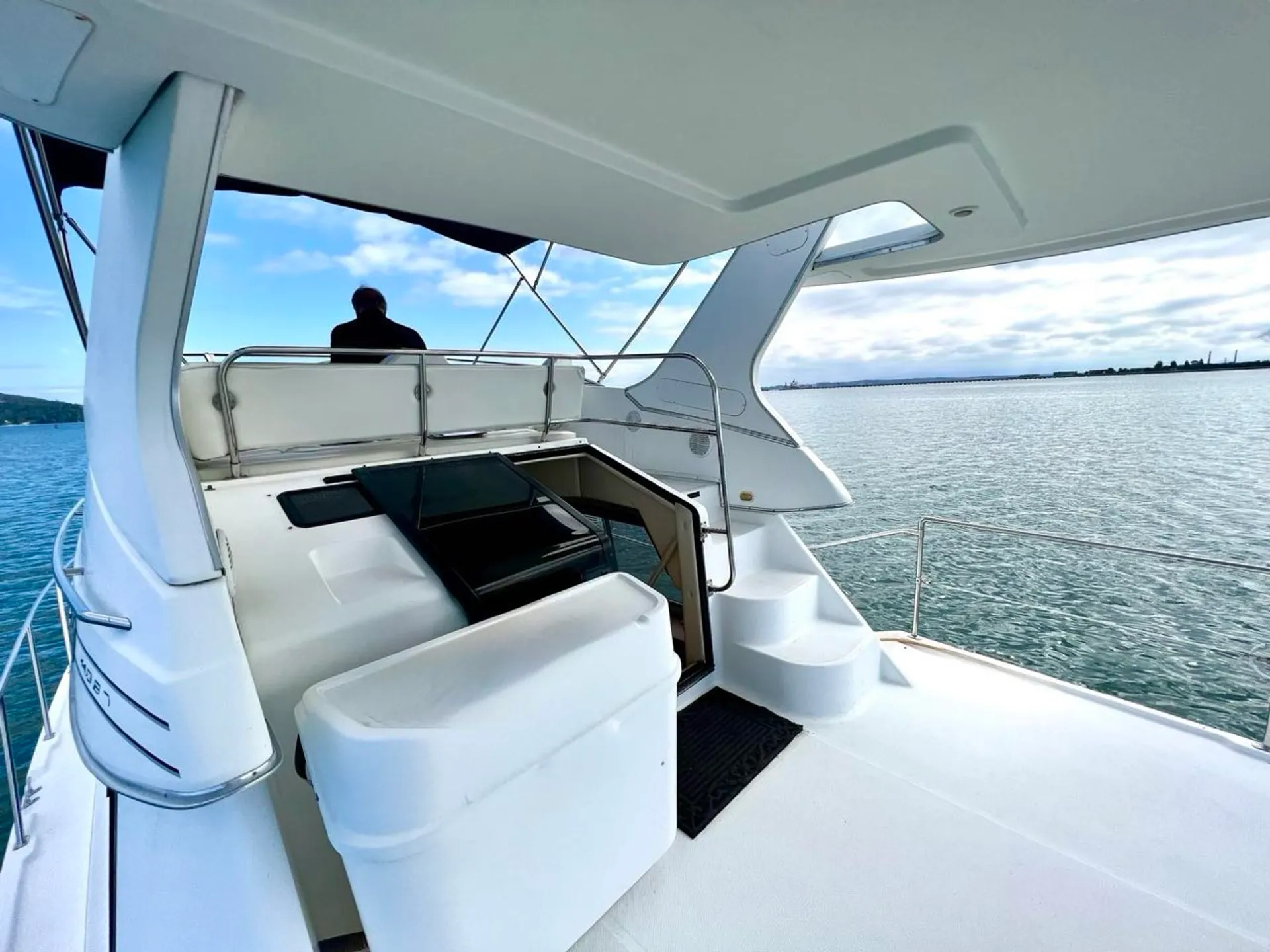 BAYLINER 4087 AFT COCKPIT MY in Seattle, WA — photo 5