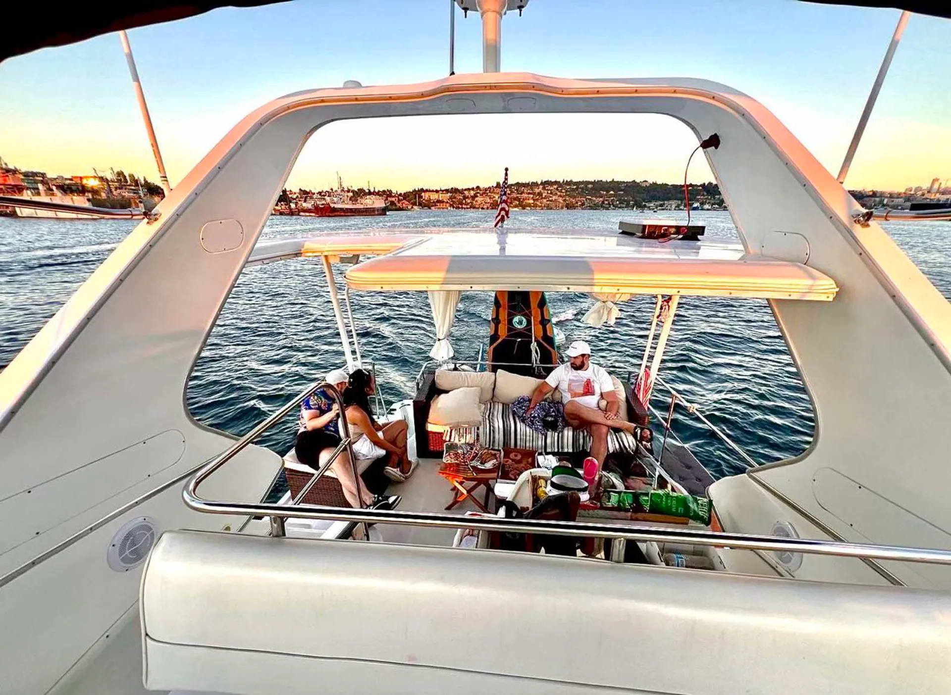 BAYLINER 4087 AFT COCKPIT MY in Seattle, WA — photo 6
