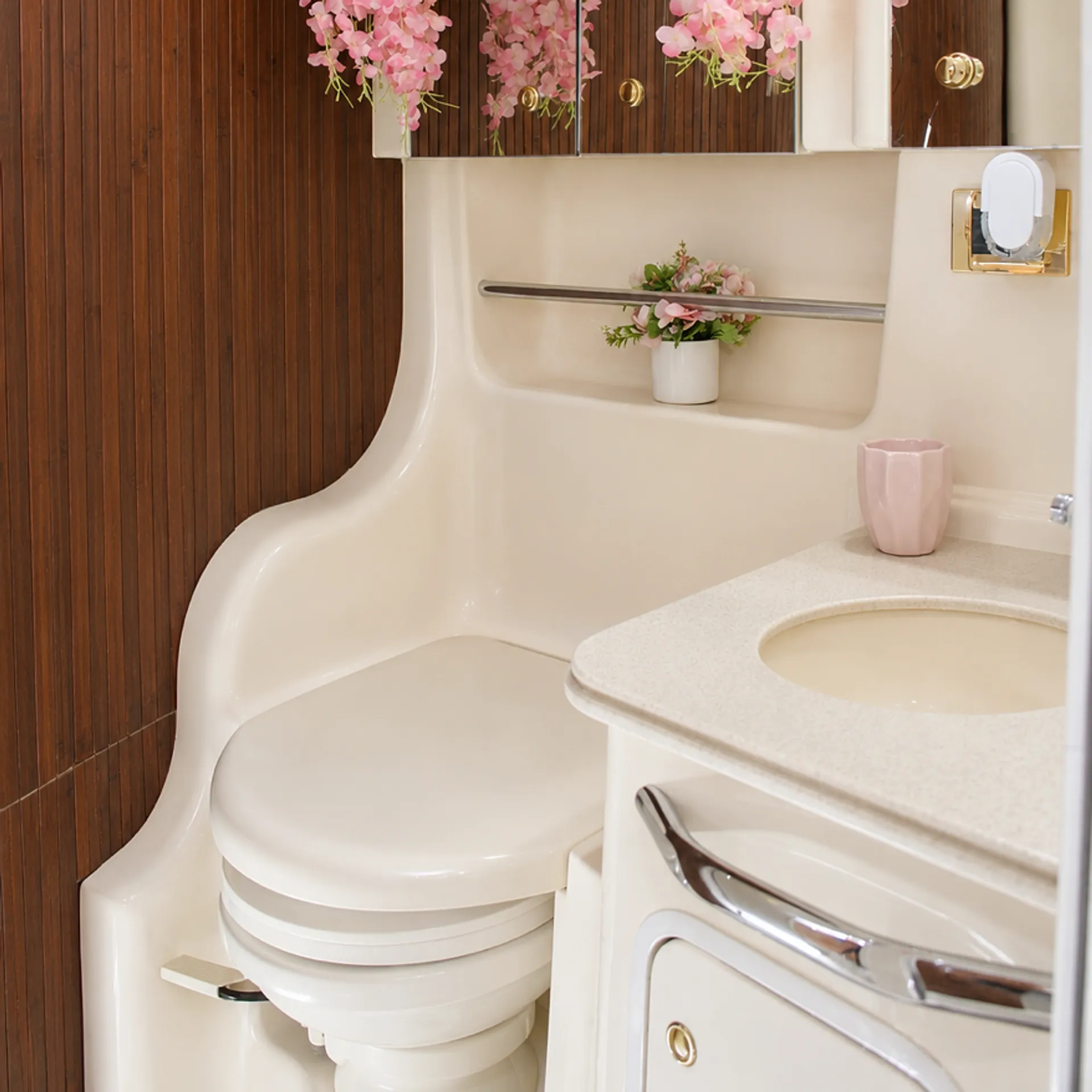 PINK PLEASE! 45 Sea Ray! 1 hour free Monday-Thursday! 