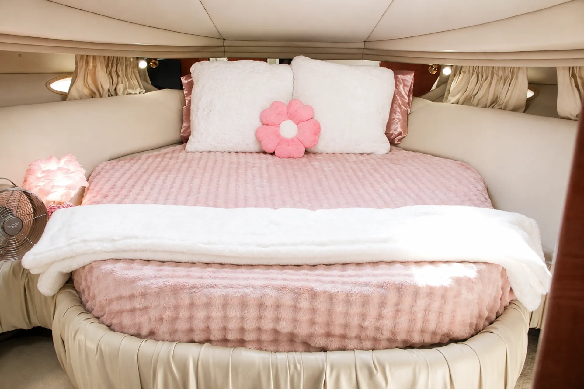 PINK PLEASE! 45 Sea Ray! 1 hour free Monday-Thursday! 