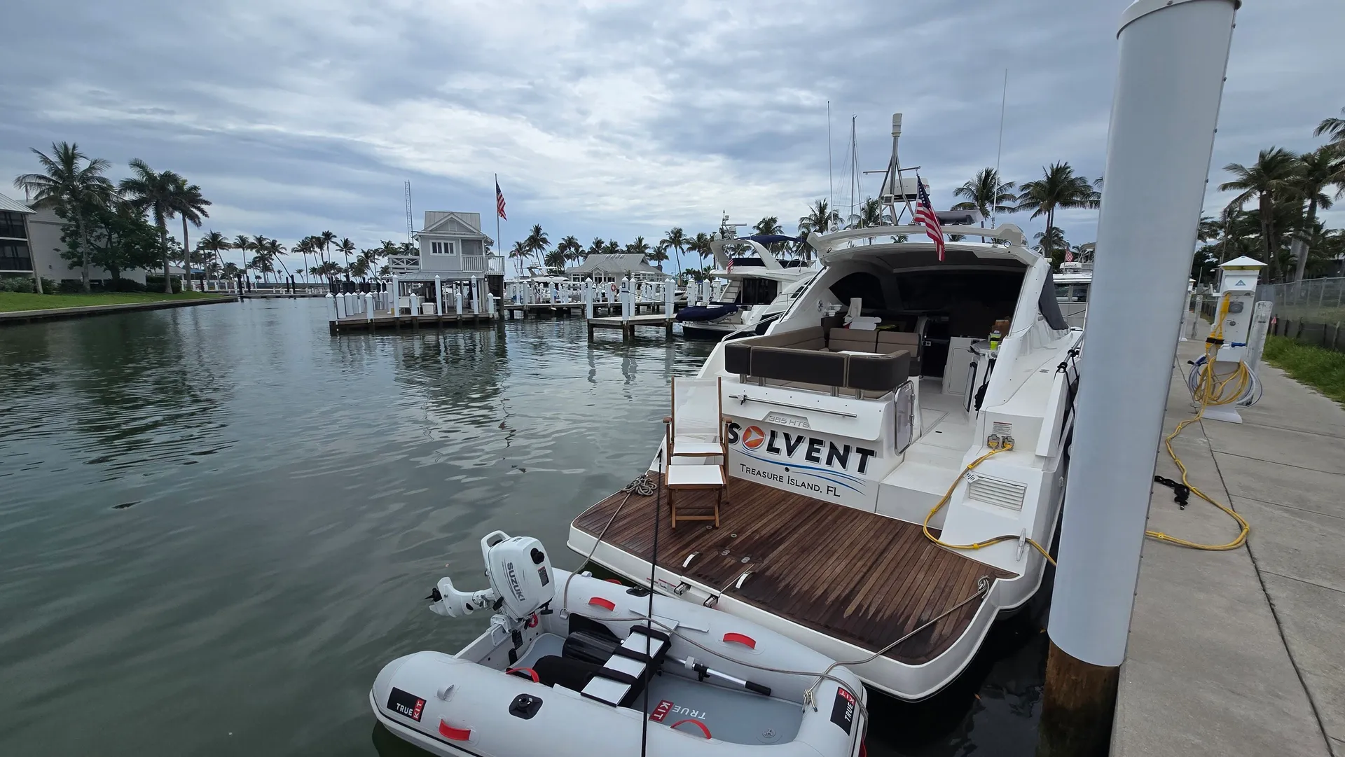 Galeon 385 HTS in St. Petersburg, FL — photo 8