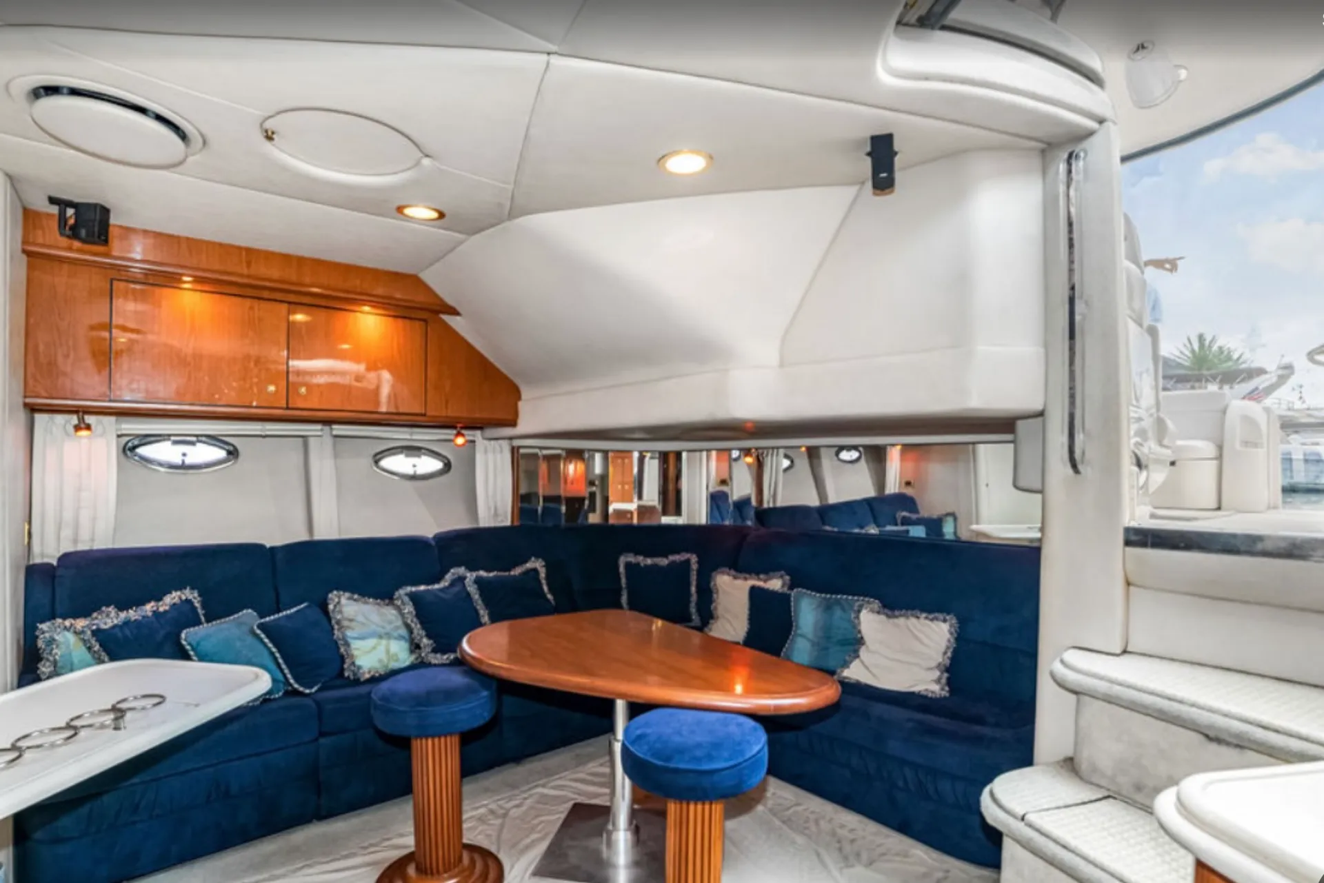 SEA RAY BOATS 540 SUNDANCER (ZEUS DRIVE) in Miami, FL — photo 7