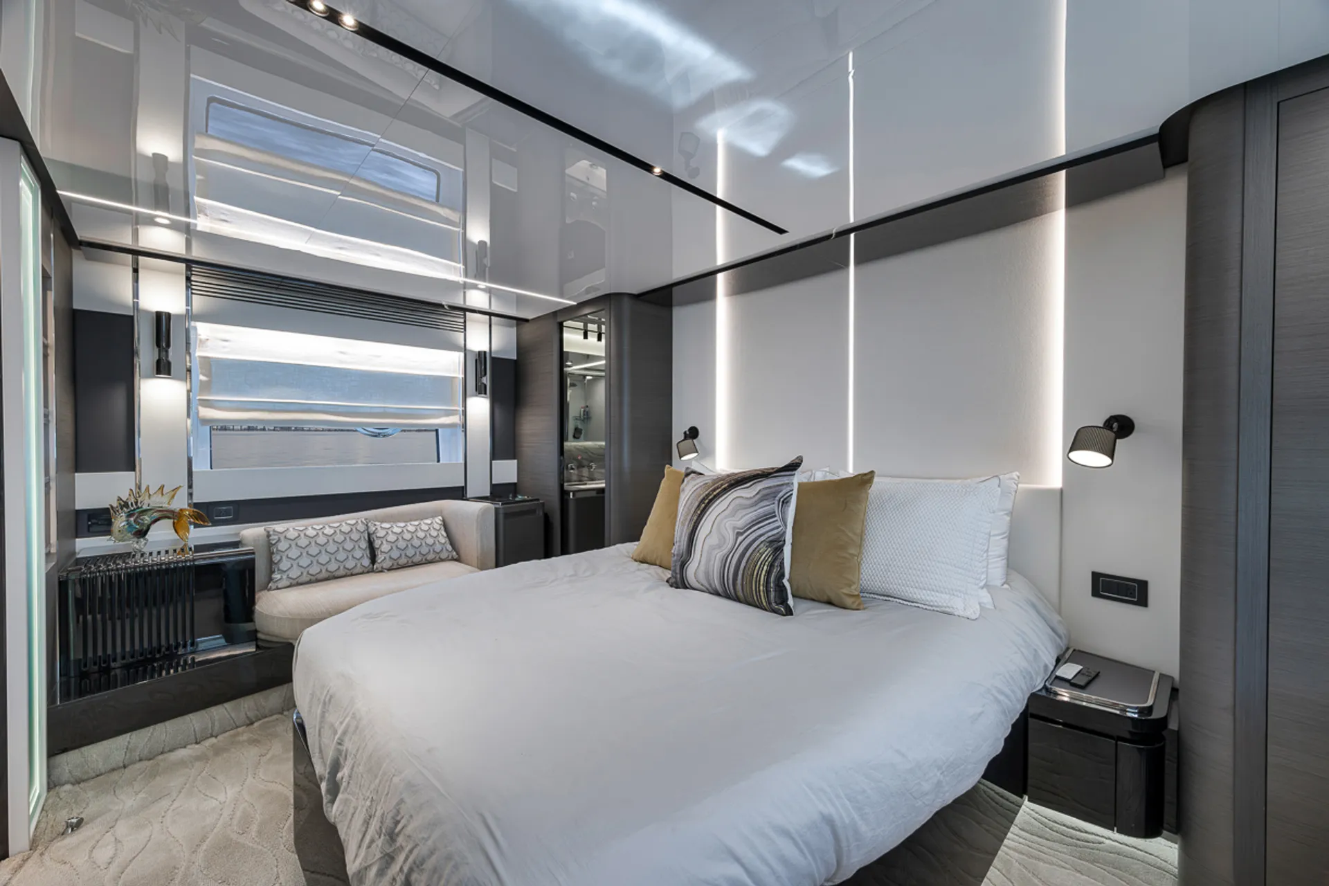 Enjoy Miami In Luxury 80ft Azimut S8 Mega Yacht