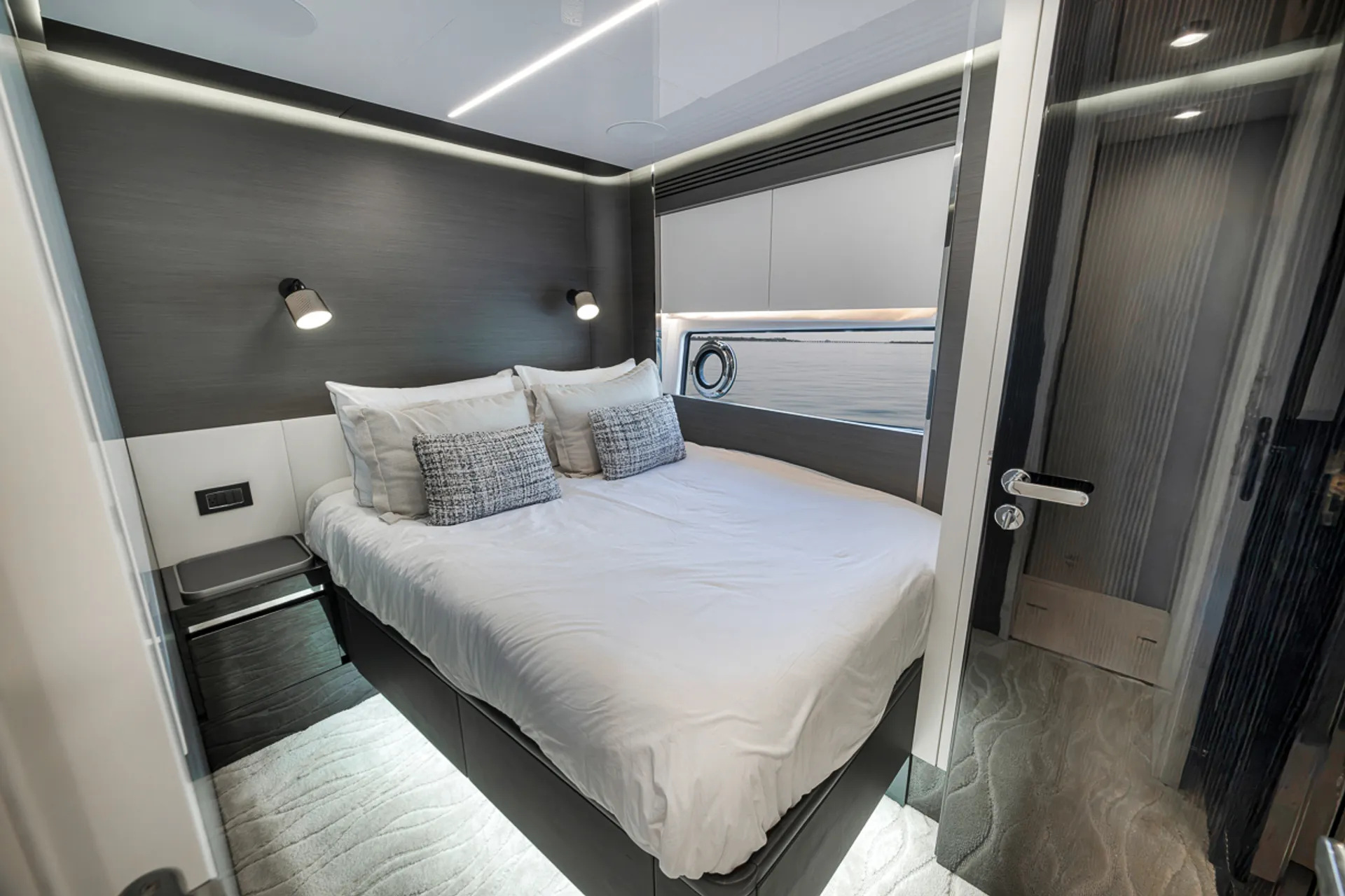 Enjoy Miami In Luxury 80ft Azimut S8 Mega Yacht