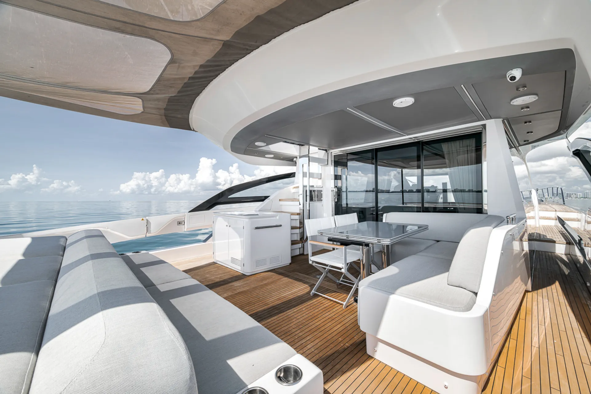 Enjoy Miami In Luxury 80ft Azimut S8 Mega Yacht