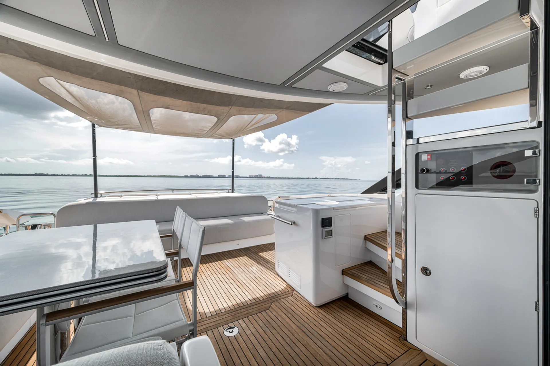 Enjoy Miami In Luxury 80ft Azimut S8 Mega Yacht