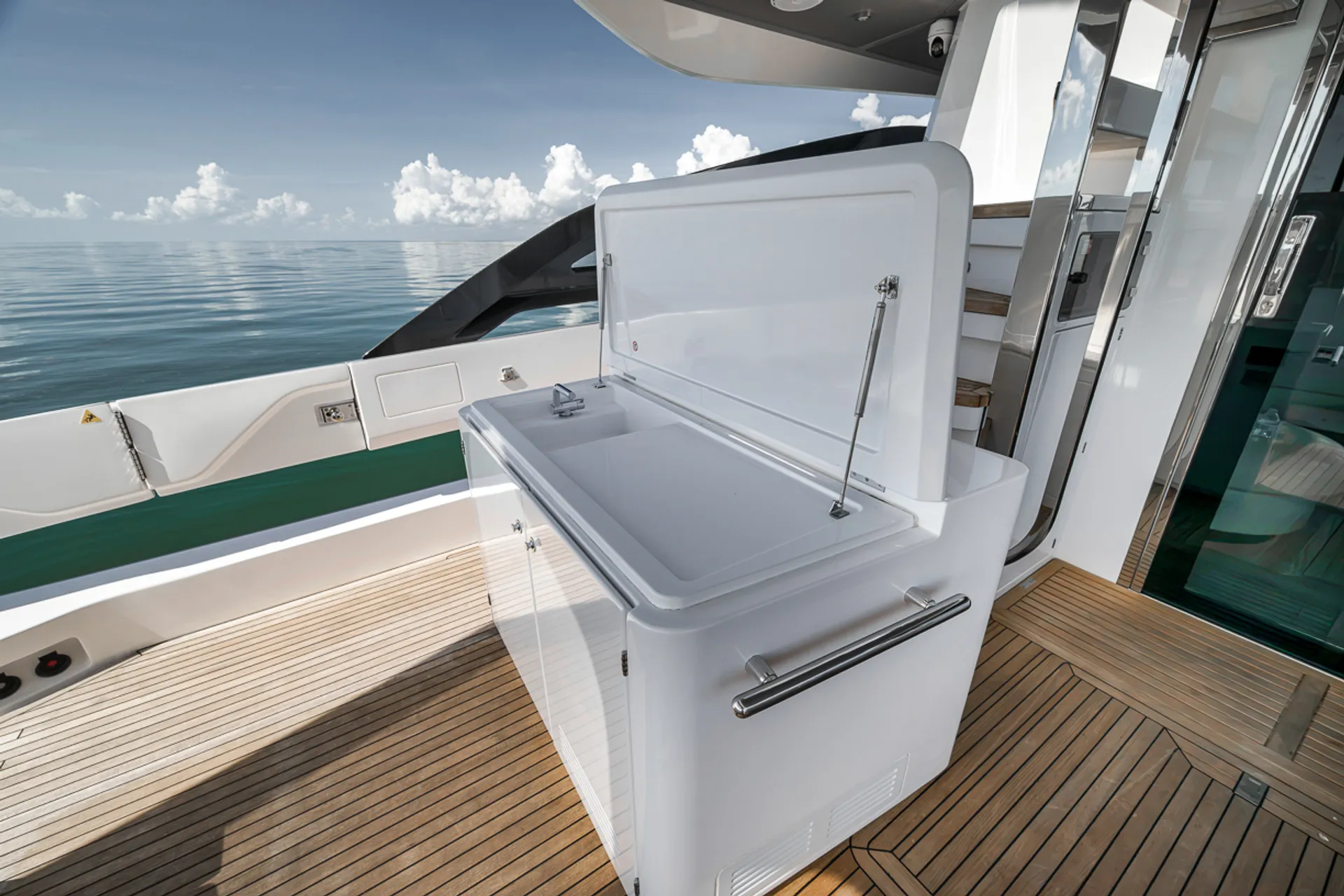 Enjoy Miami In Luxury 80ft Azimut S8 Mega Yacht