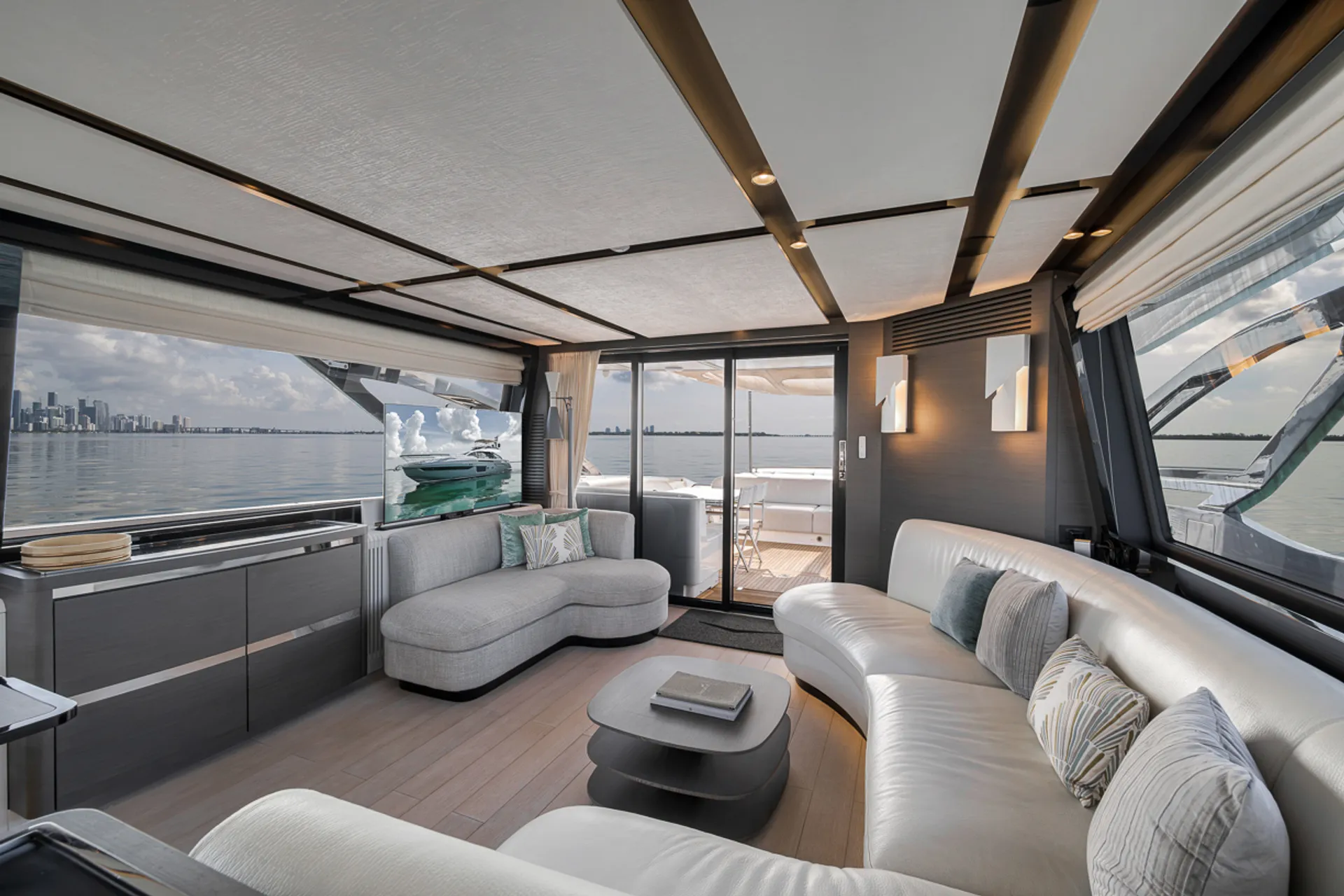 Enjoy Miami In Luxury 80ft Azimut S8 Mega Yacht