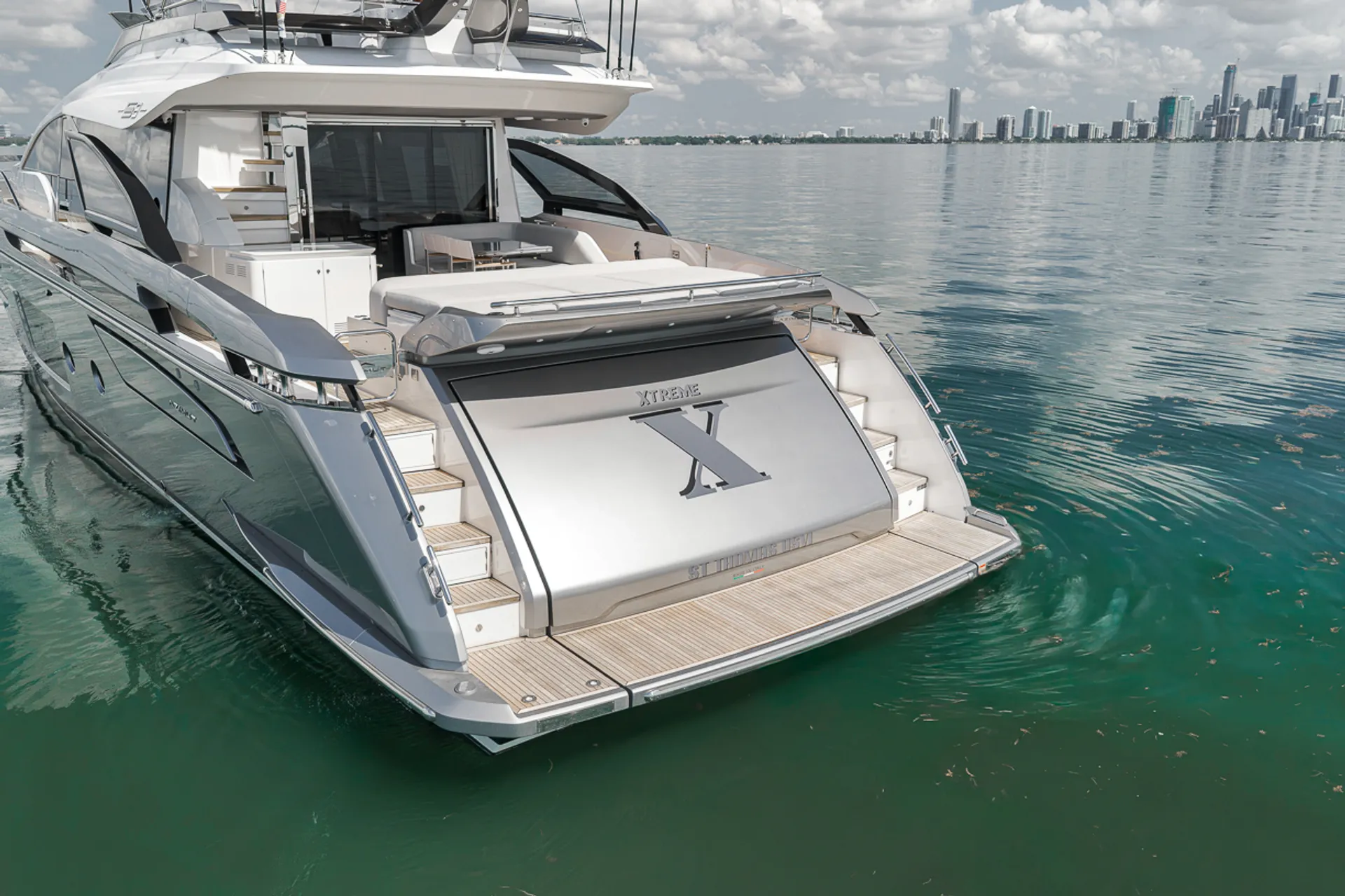 Enjoy Miami In Luxury 80ft Azimut S8 Mega Yacht