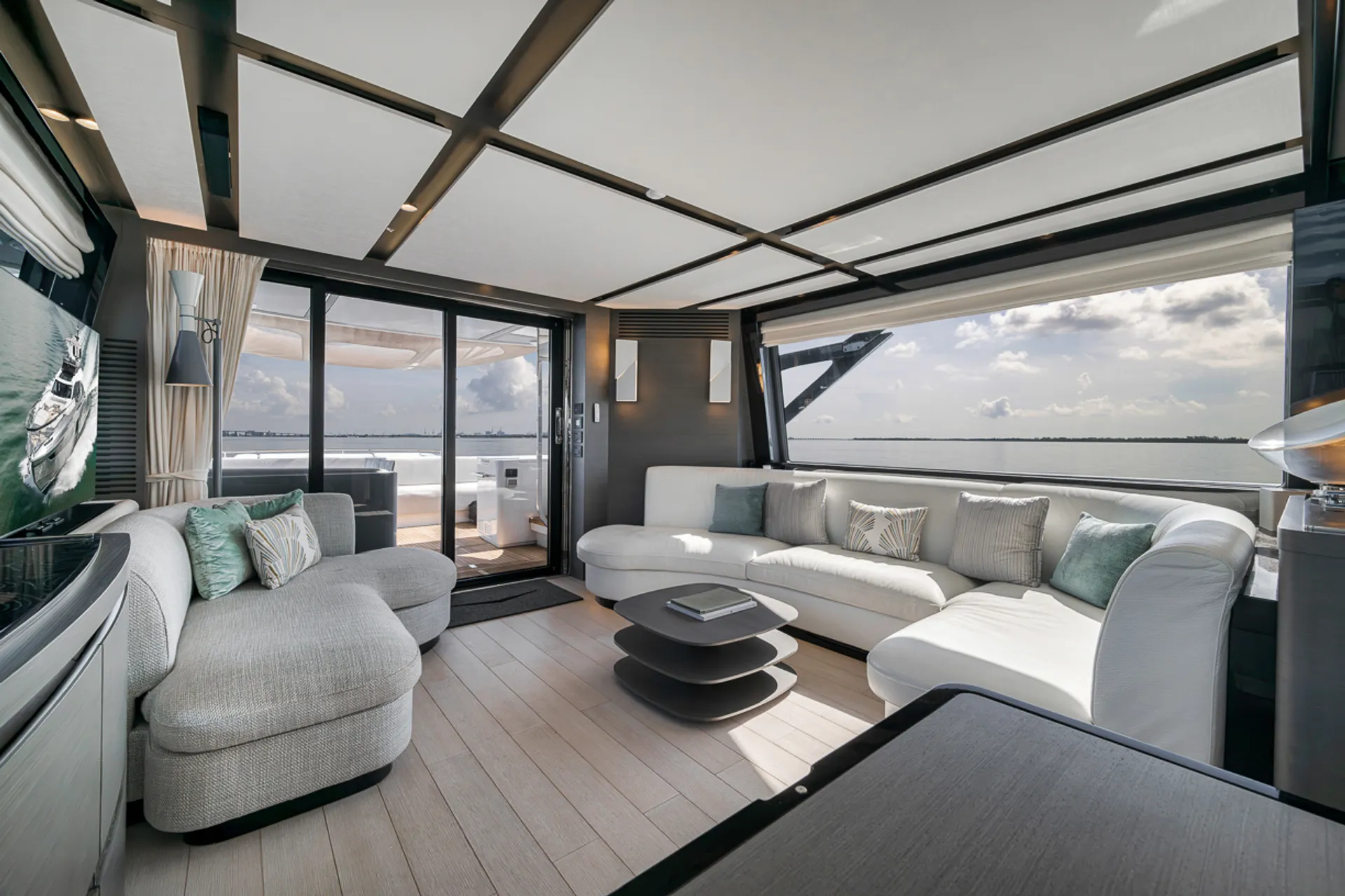 Enjoy Miami In Luxury 80ft Azimut S8 Mega Yacht