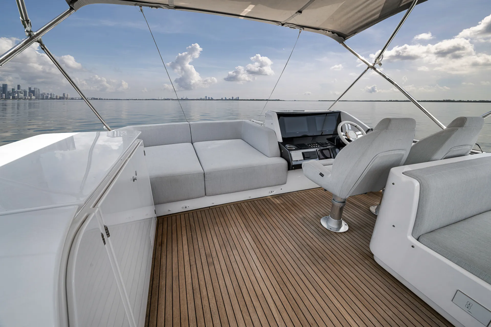 Enjoy Miami In Luxury 80ft Azimut S8 Mega Yacht