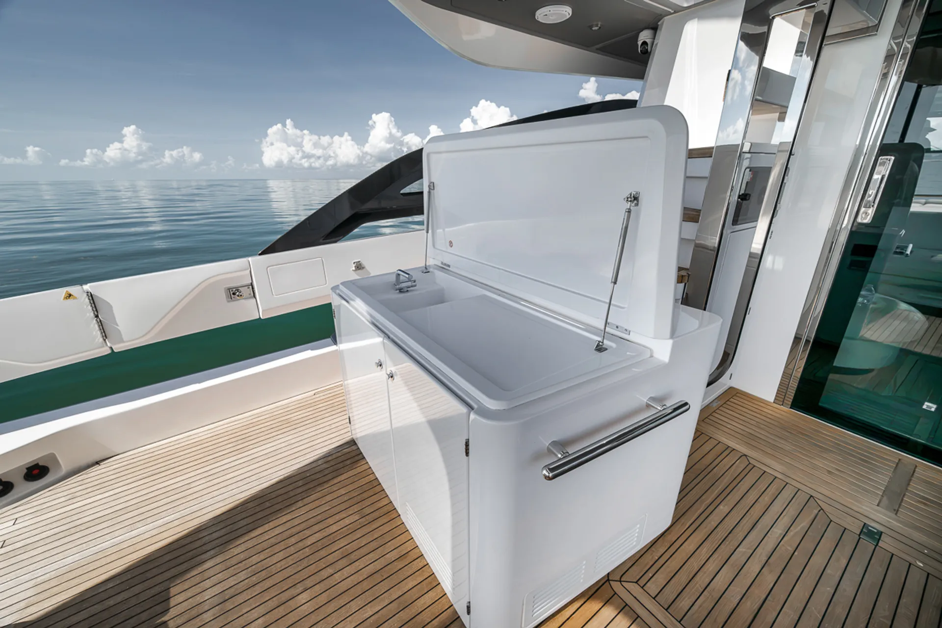 Enjoy Miami In Luxury 80ft Azimut S8 Mega Yacht