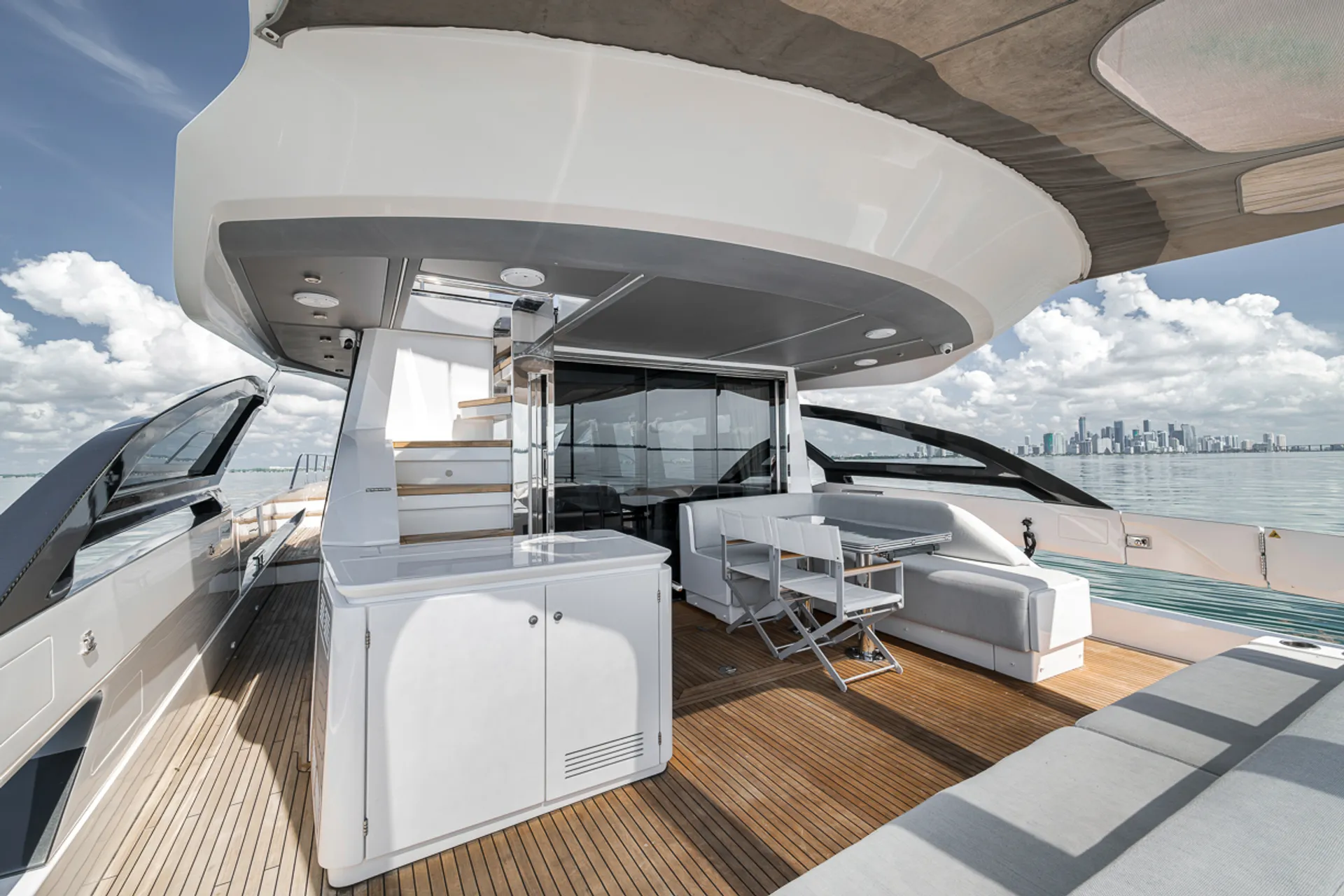 Enjoy Miami In Luxury 80ft Azimut S8 Mega Yacht