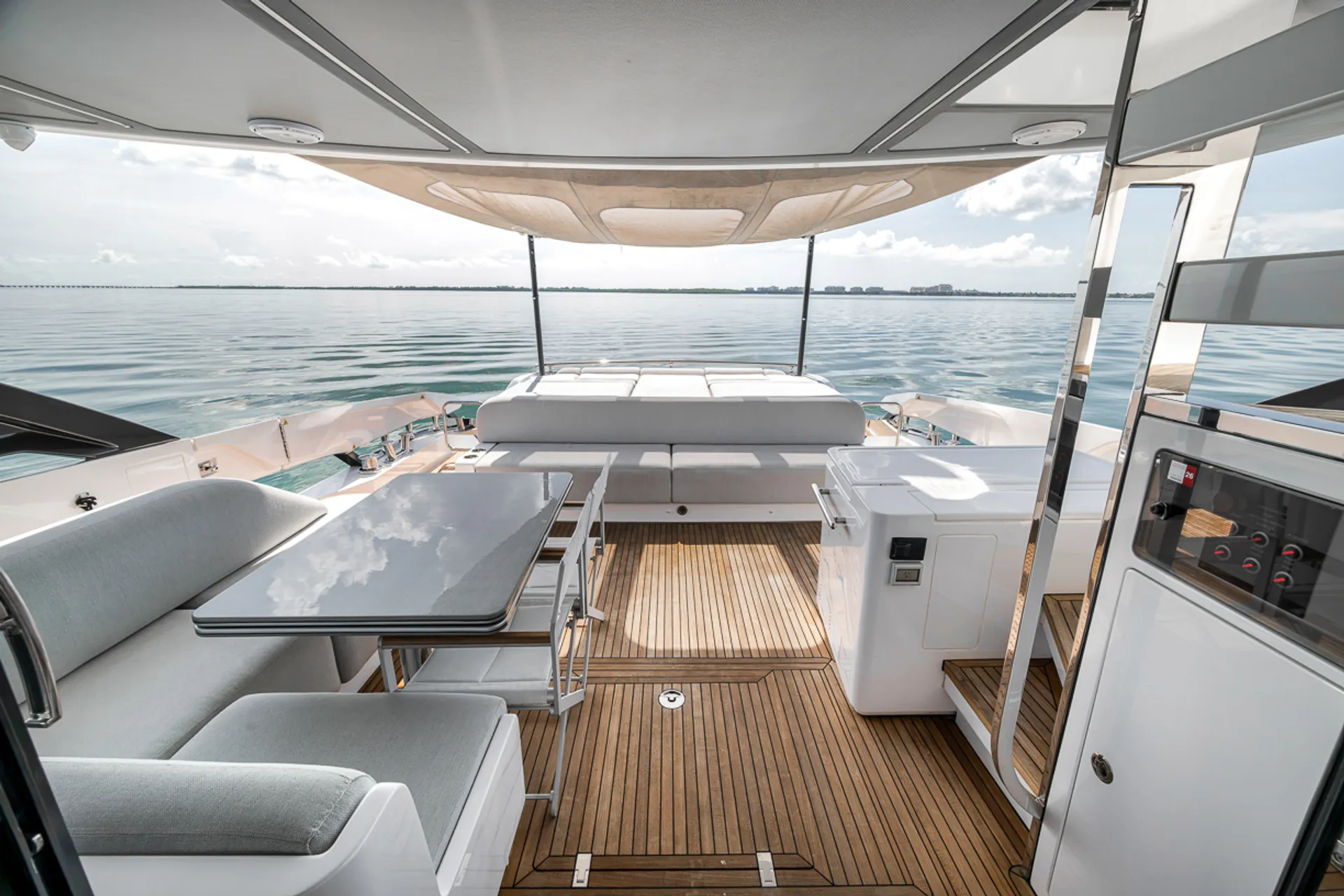 Enjoy Miami In Luxury 80ft Azimut S8 Mega Yacht