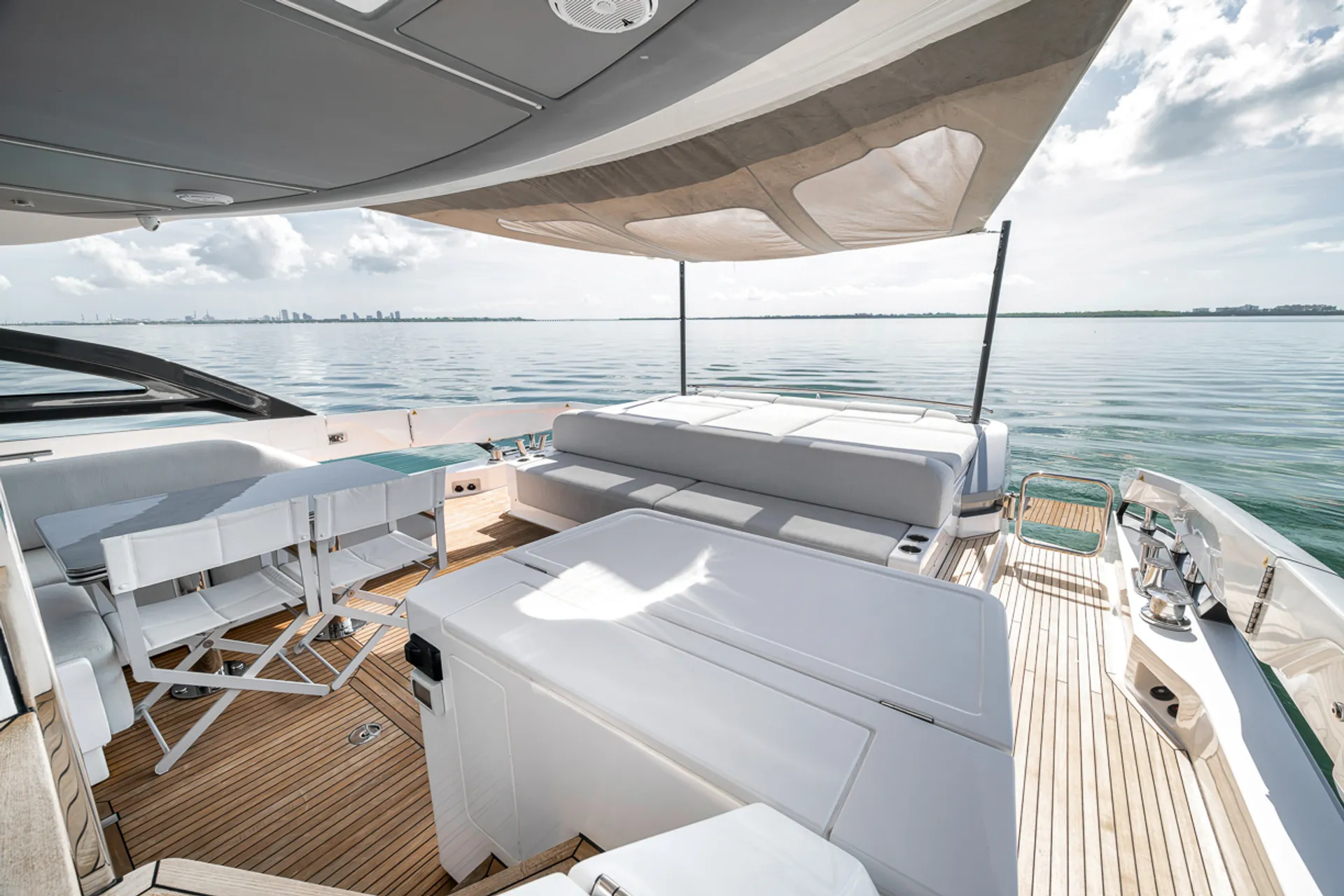 Enjoy Miami In Luxury 80ft Azimut S8 Mega Yacht