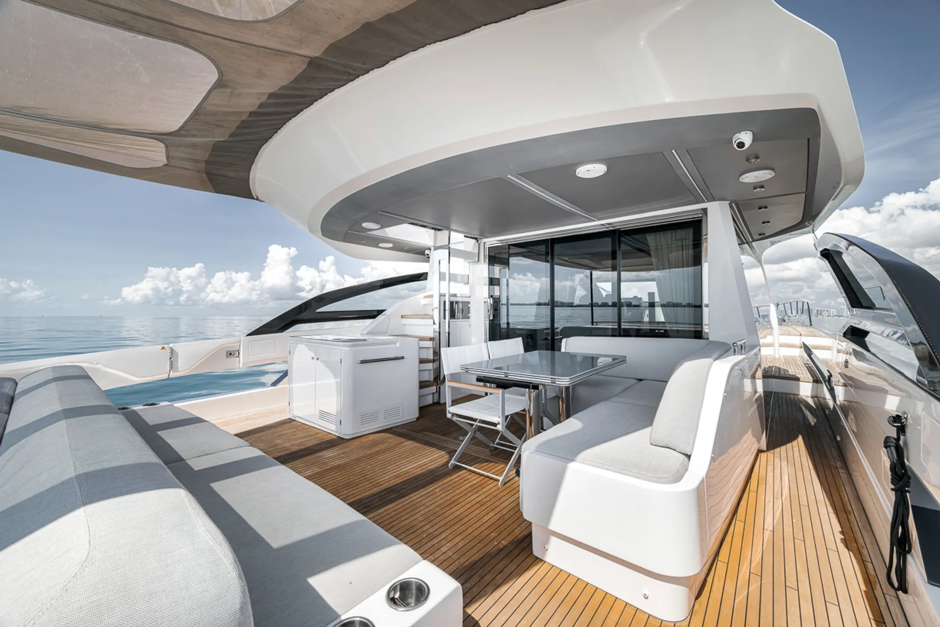 Enjoy Miami In Luxury 80ft Azimut S8 Mega Yacht