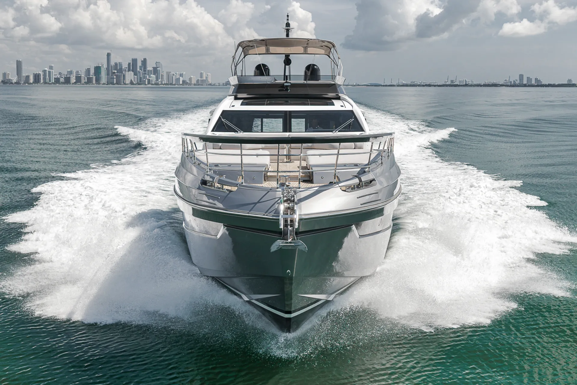 Enjoy Miami In Luxury 80ft Azimut S8 Mega Yacht