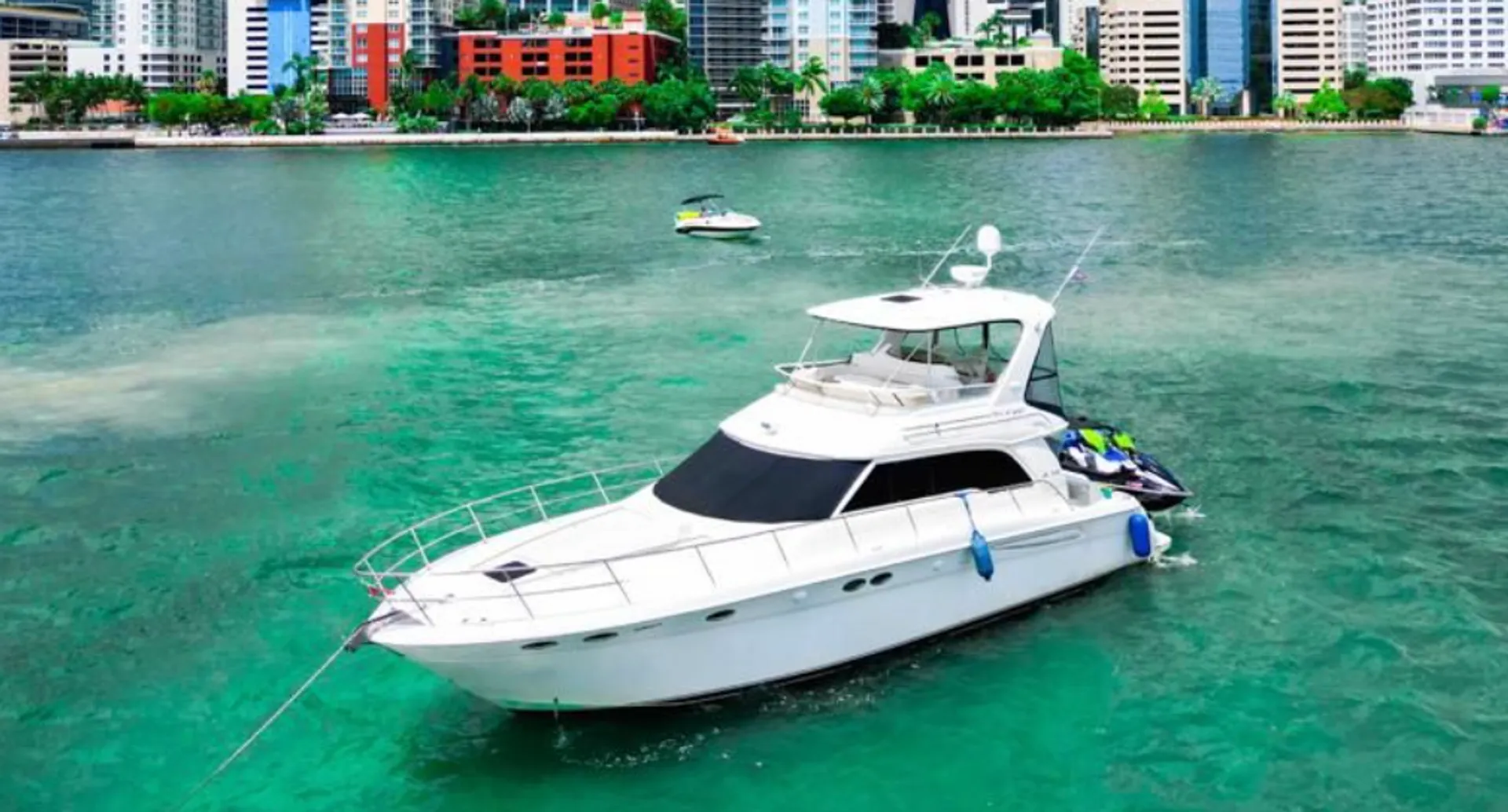 Sea Ray Boats FLYBRIDGE SEDAN in Miami, FL