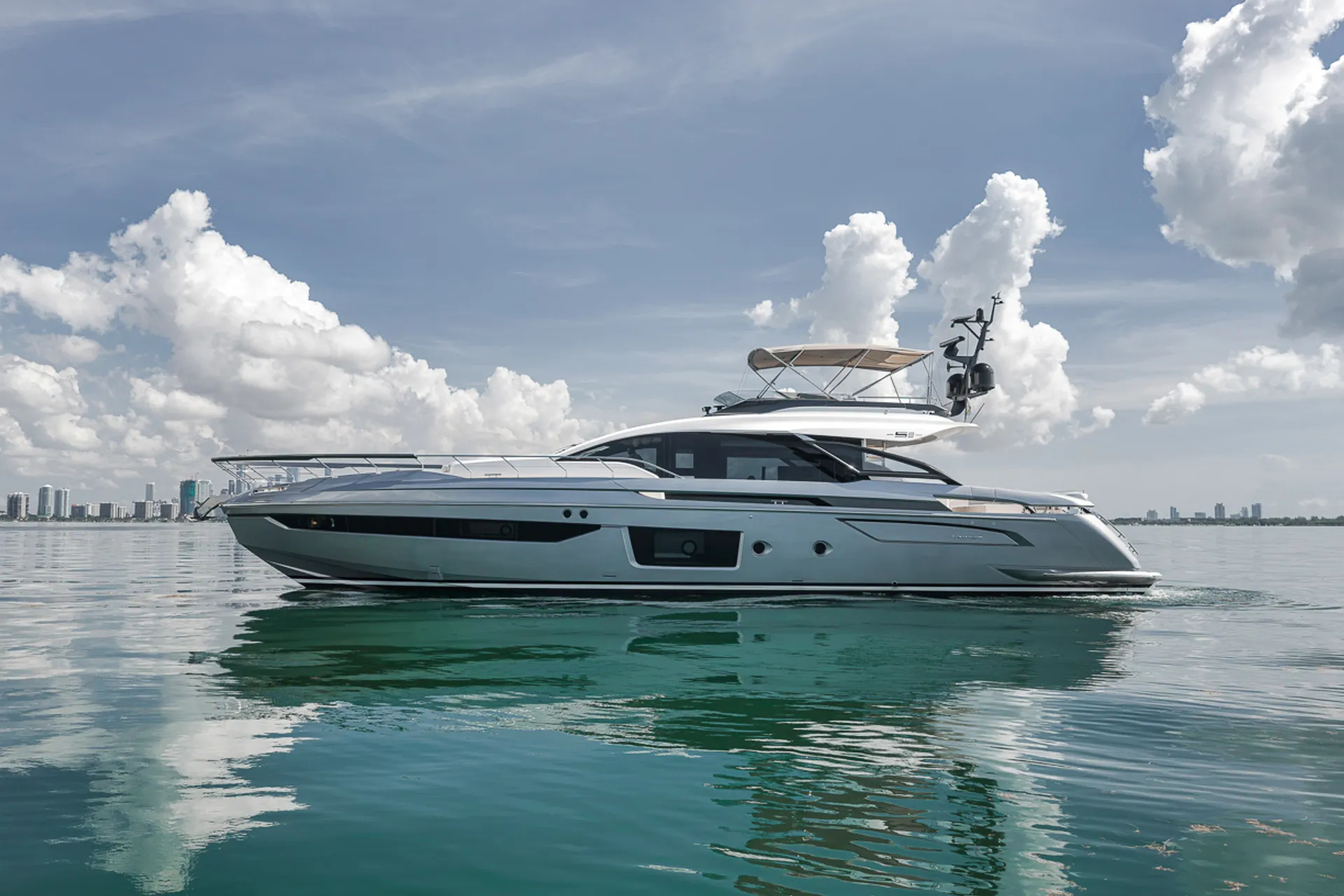 Enjoy Miami In Luxury 80ft Azimut S8 Mega Yacht