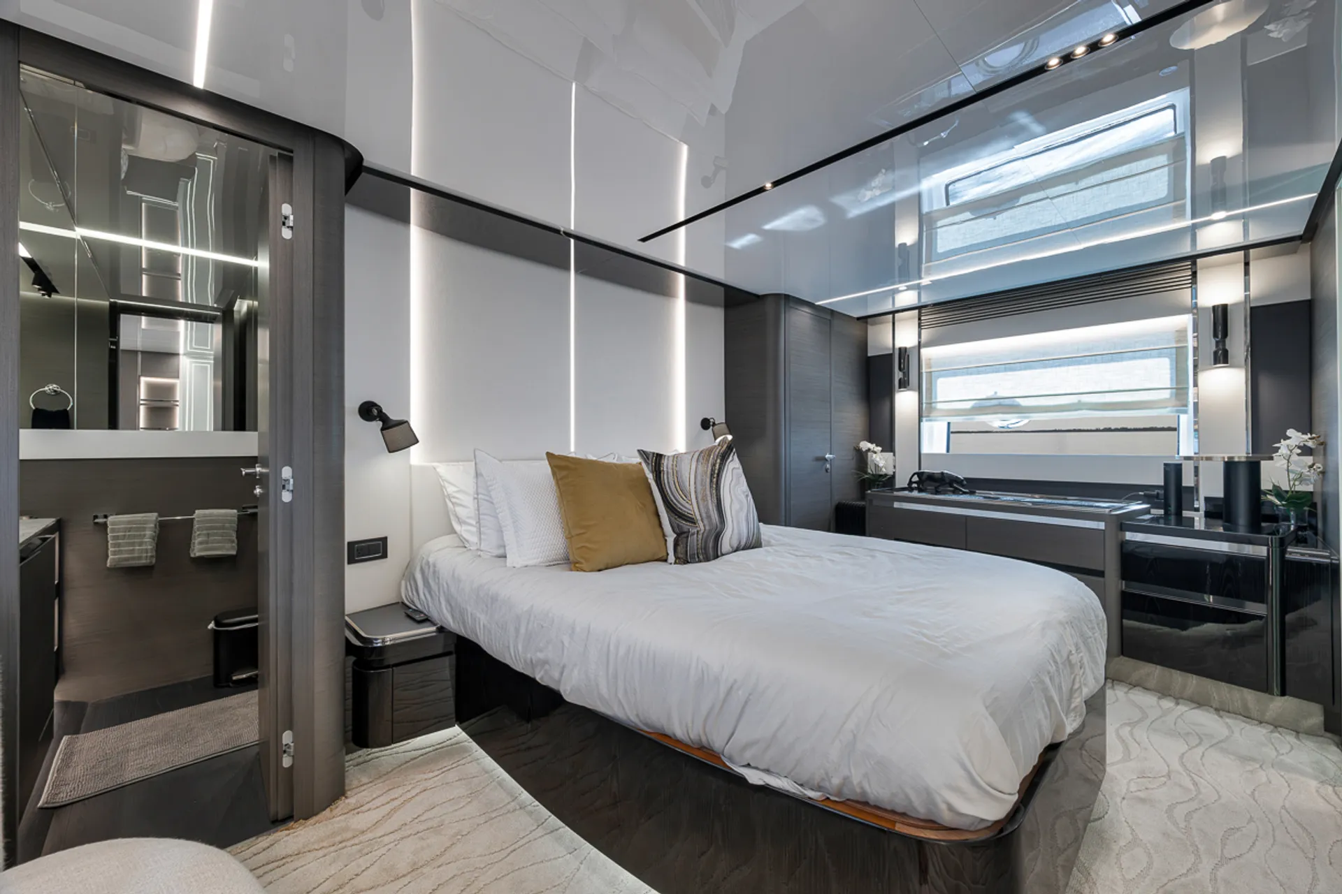 Enjoy Miami In Luxury 80ft Azimut S8 Mega Yacht
