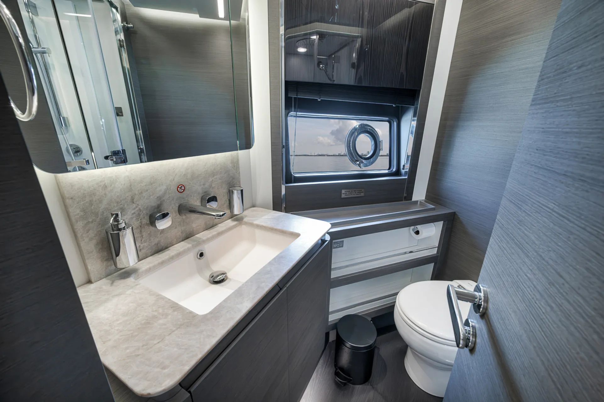 Enjoy Miami In Luxury 80ft Azimut S8 Mega Yacht
