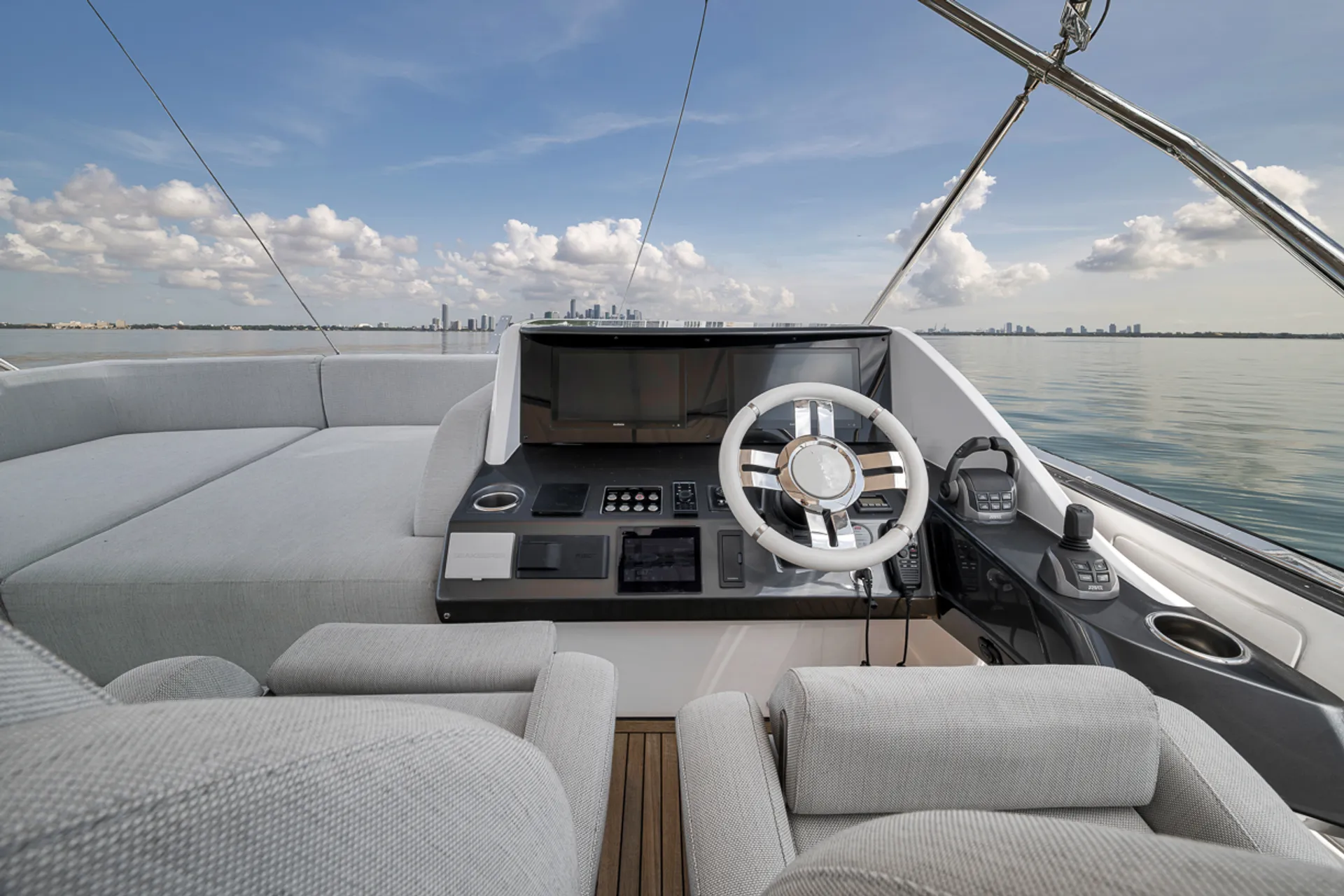 Enjoy Miami In Luxury 80ft Azimut S8 Mega Yacht