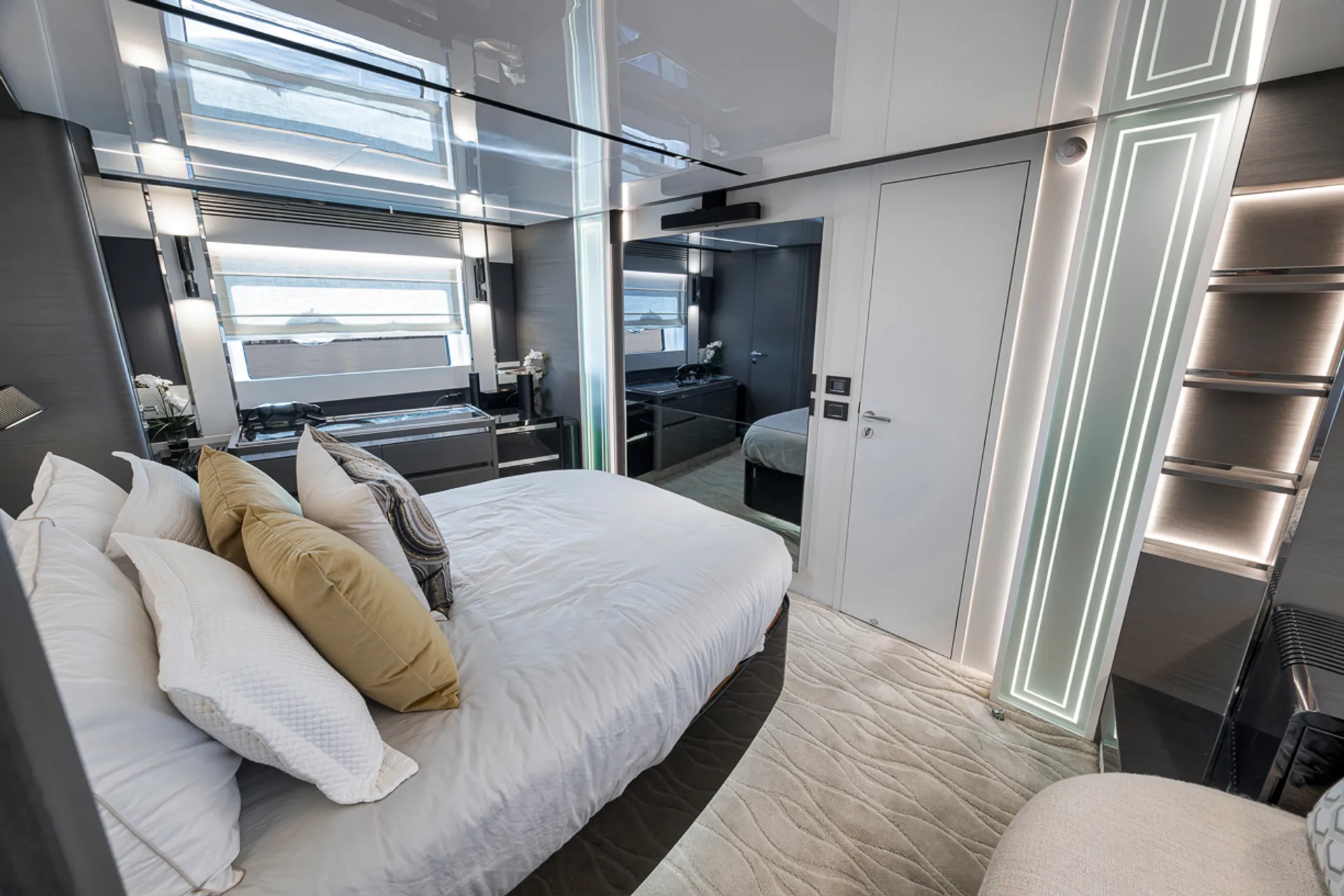 Enjoy Miami In Luxury 80ft Azimut S8 Mega Yacht