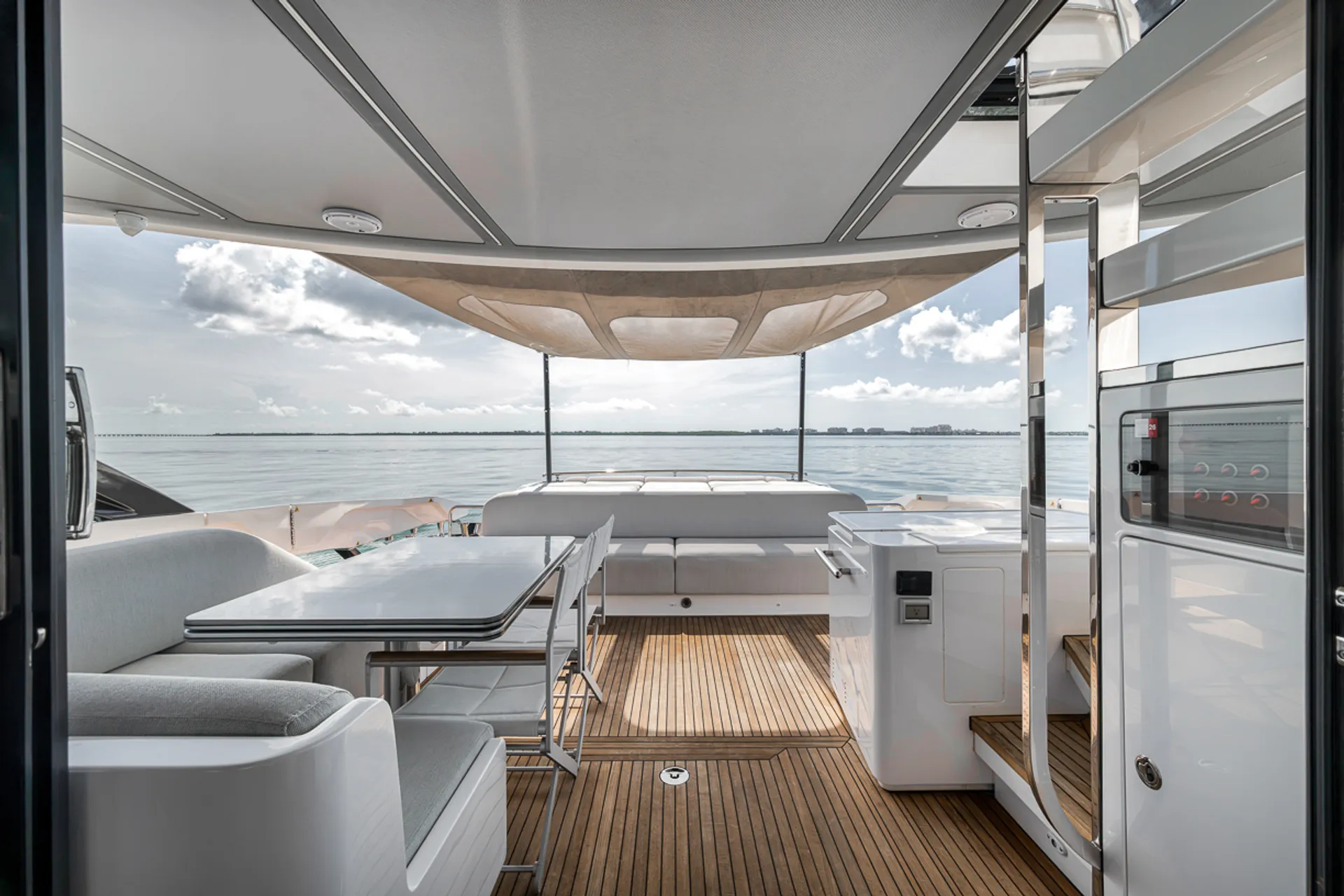 Enjoy Miami In Luxury 80ft Azimut S8 Mega Yacht