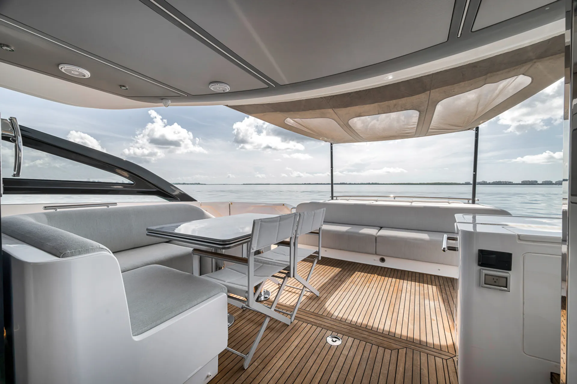 Enjoy Miami In Luxury 80ft Azimut S8 Mega Yacht