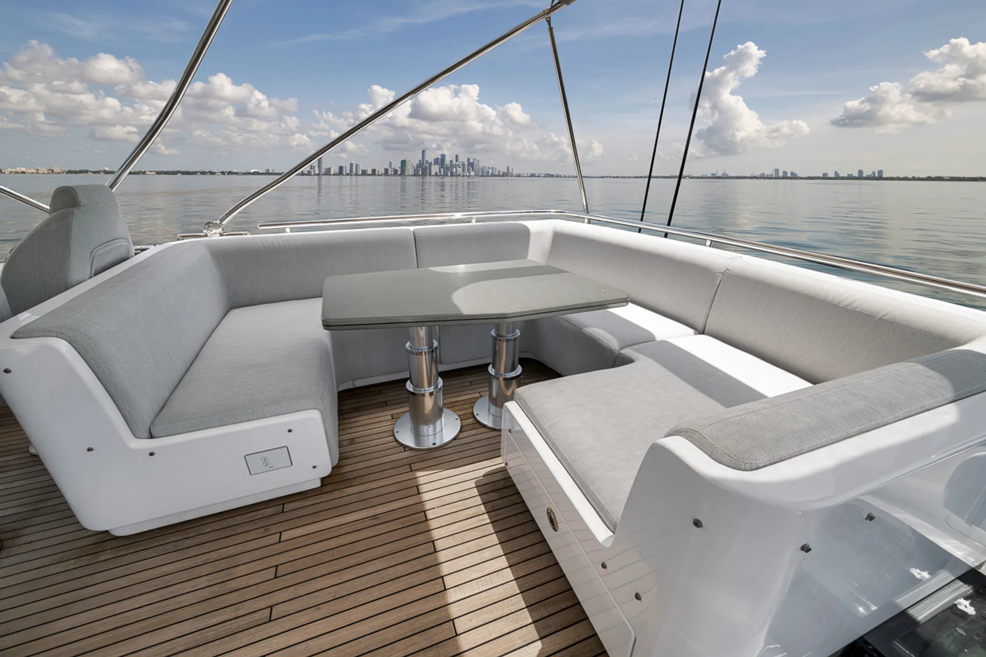 Enjoy Miami In Luxury 80ft Azimut S8 Mega Yacht