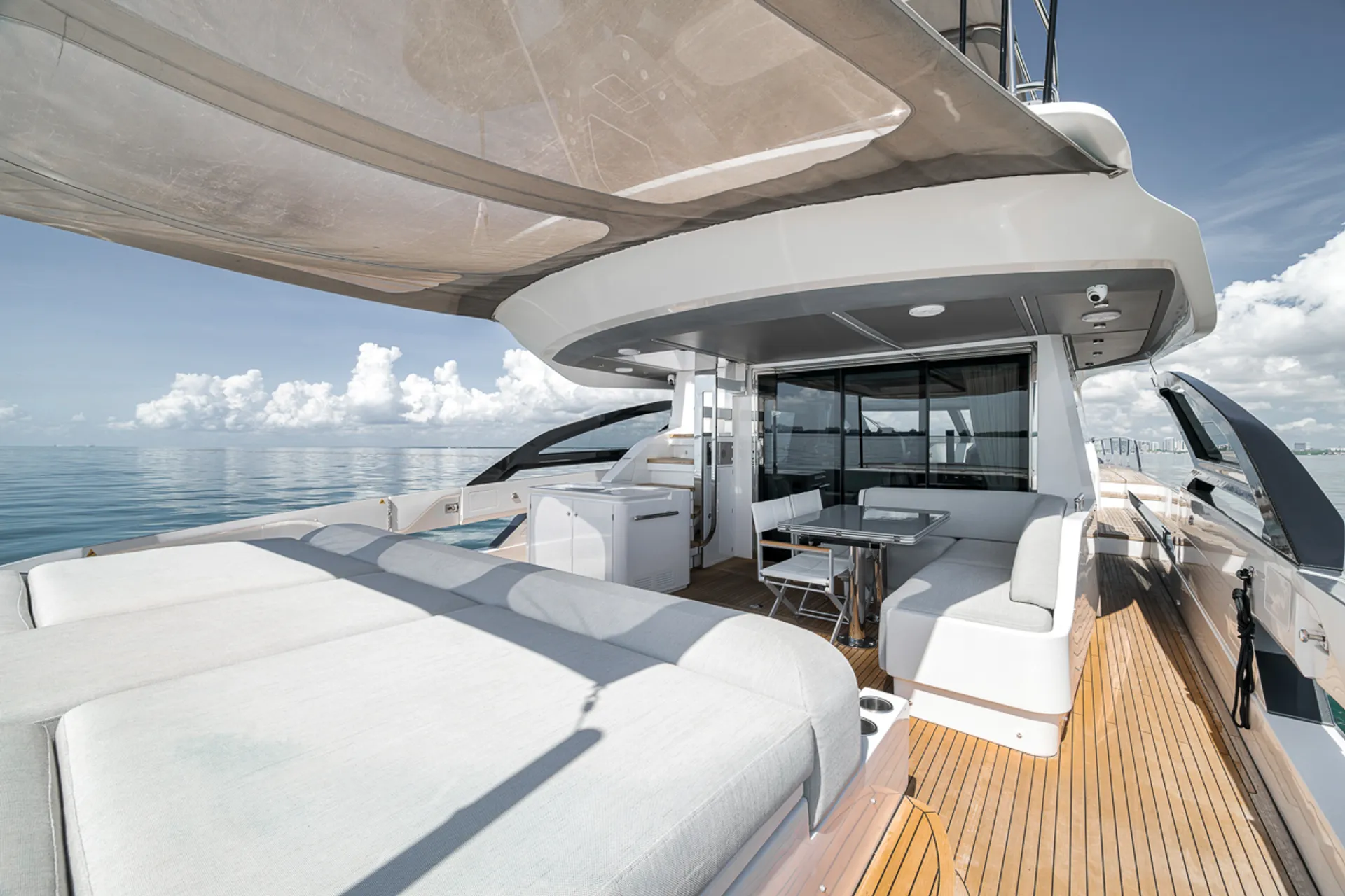 Enjoy Miami In Luxury 80ft Azimut S8 Mega Yacht