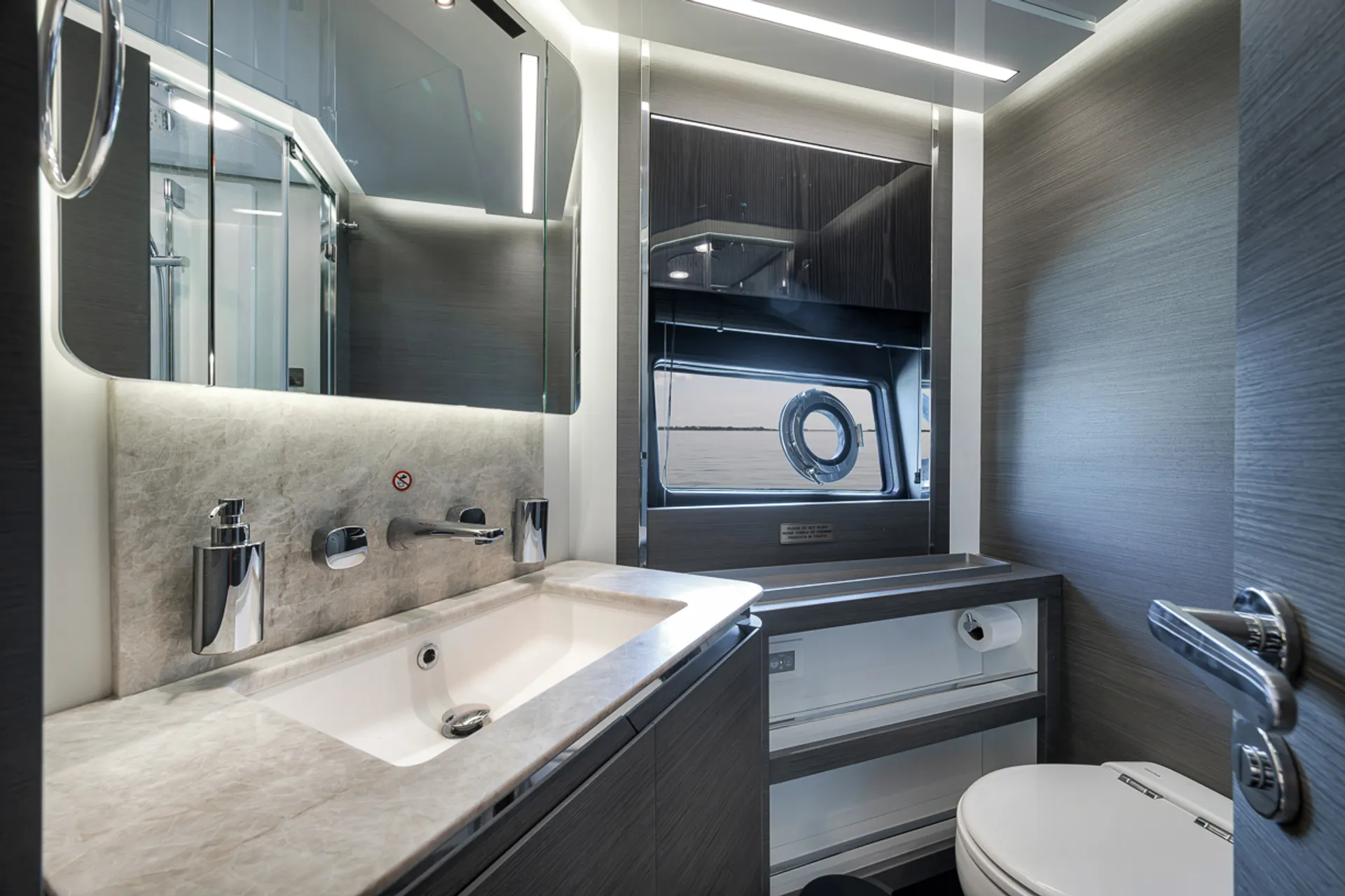 Enjoy Miami In Luxury 80ft Azimut S8 Mega Yacht