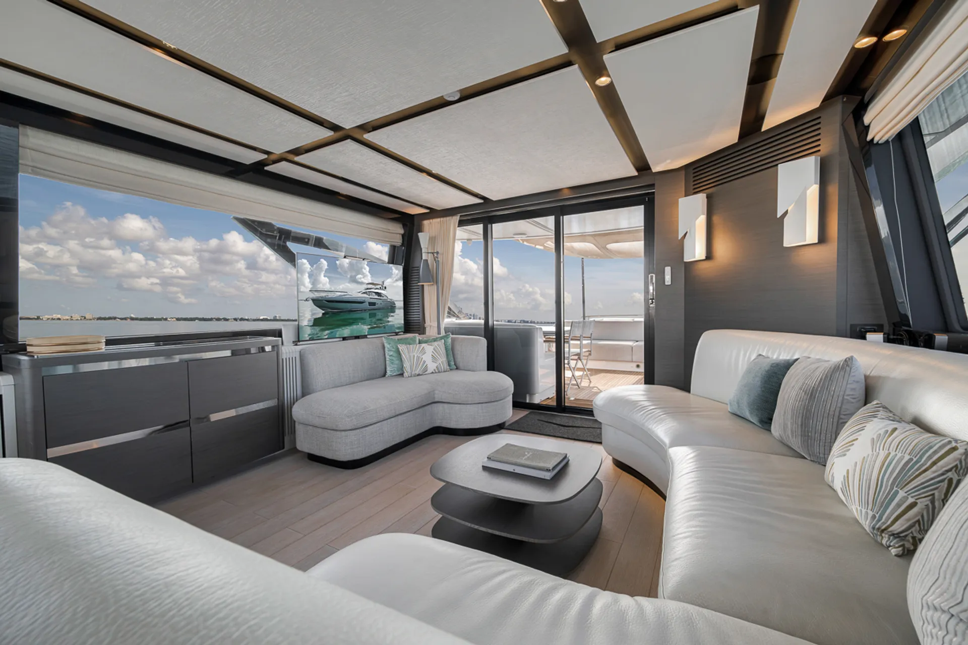Enjoy Miami In Luxury 80ft Azimut S8 Mega Yacht