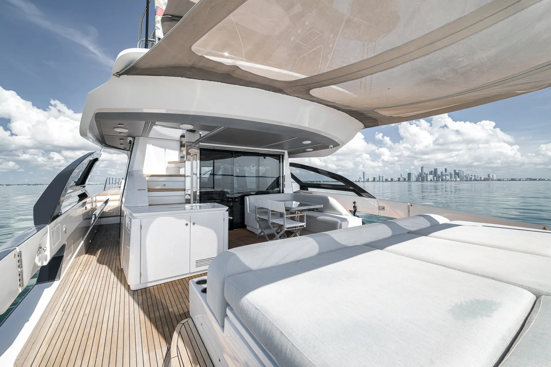 Enjoy Miami In Luxury 80ft Azimut S8 Mega Yacht