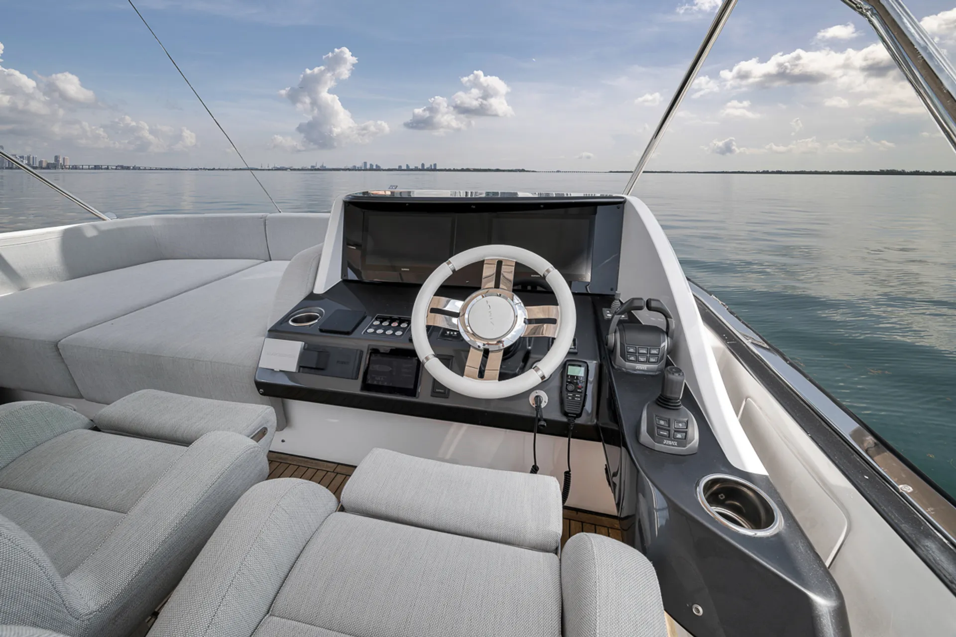 Enjoy Miami In Luxury 80ft Azimut S8 Mega Yacht