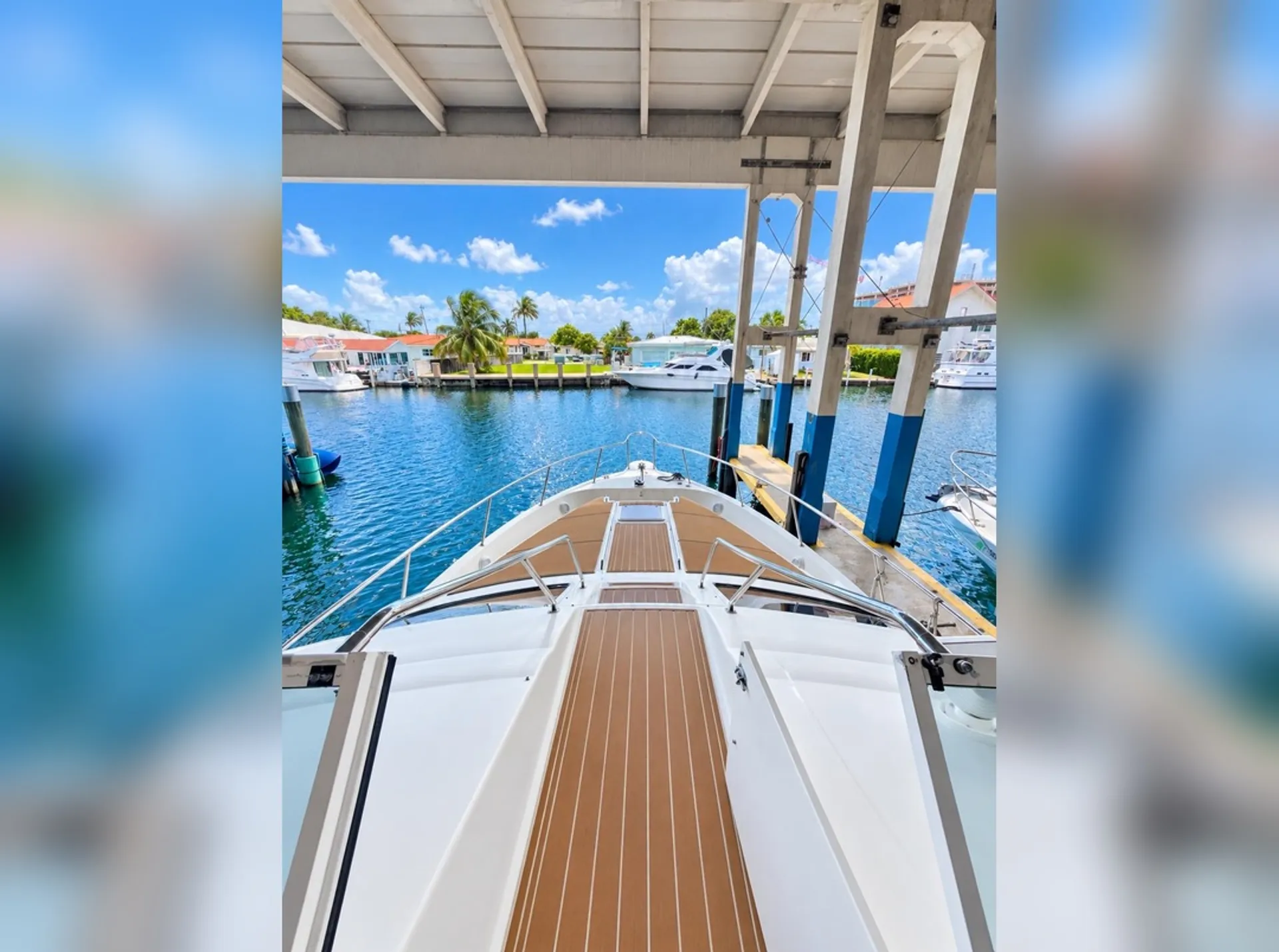 50ft LUXURY FLYBRIDGE INCLUDE 2 FREE JETSKIS!
