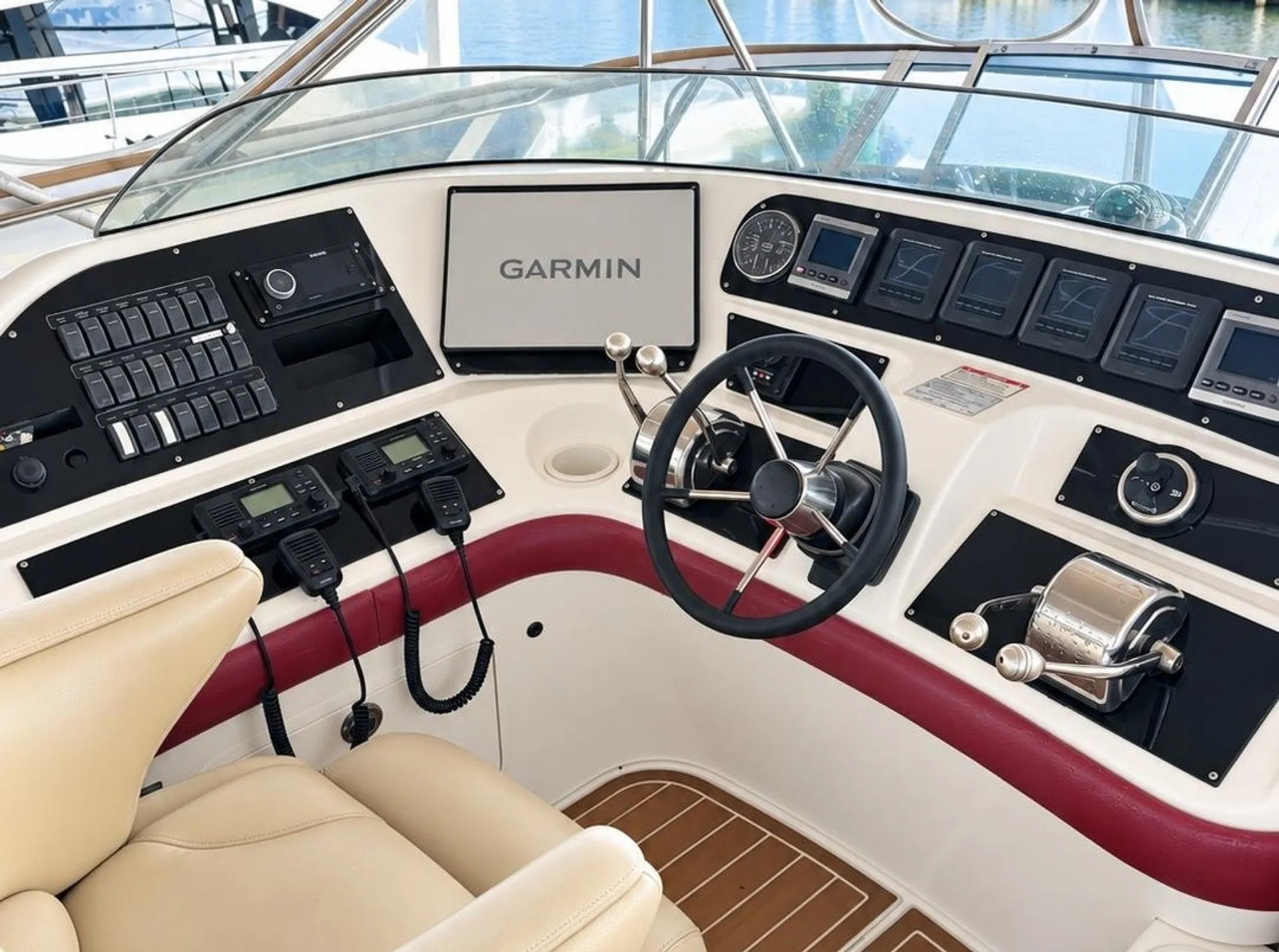 50ft LUXURY FLYBRIDGE INCLUDE 2 FREE JETSKIS!