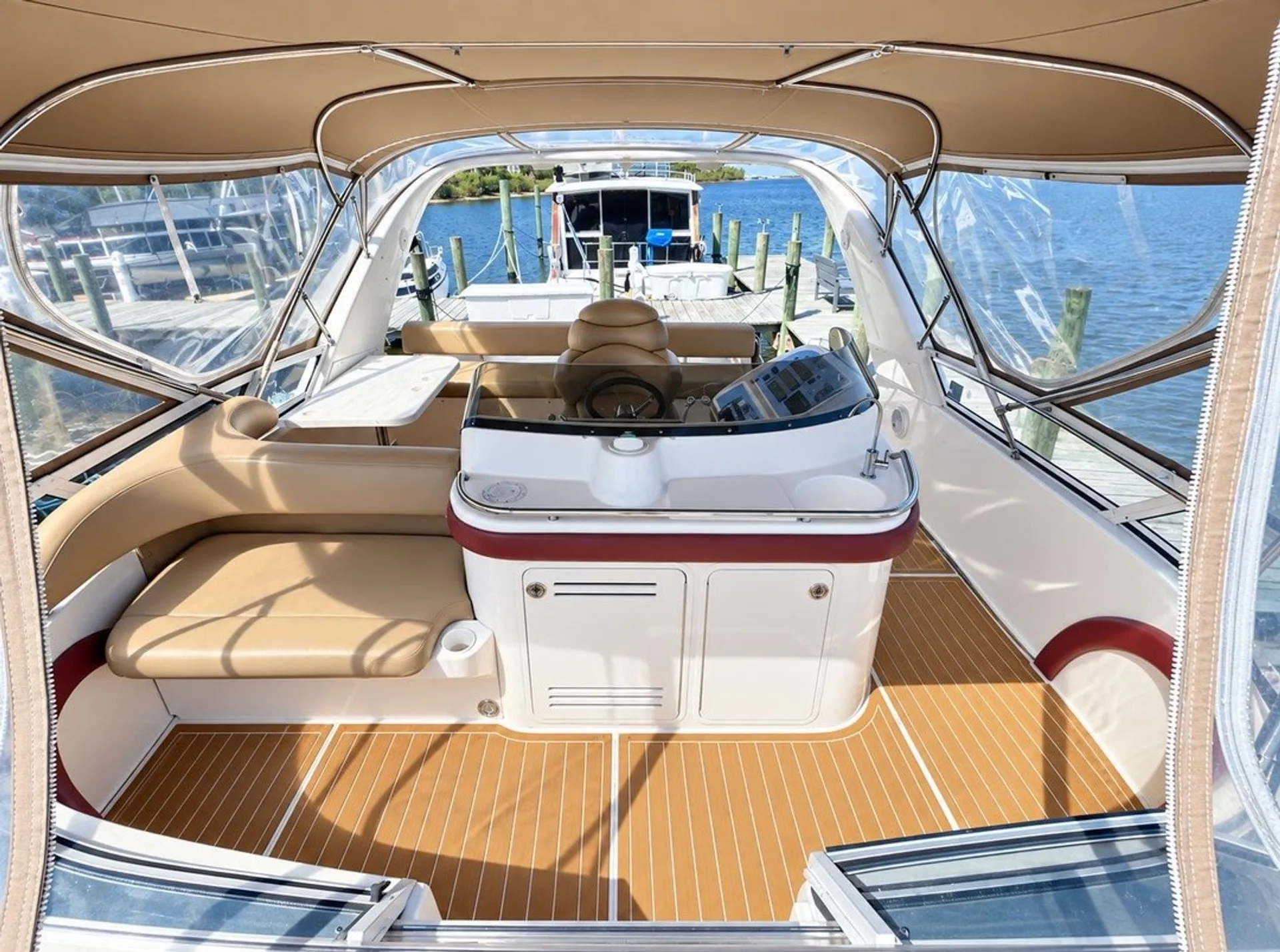 50ft LUXURY FLYBRIDGE INCLUDE 2 FREE JETSKIS!