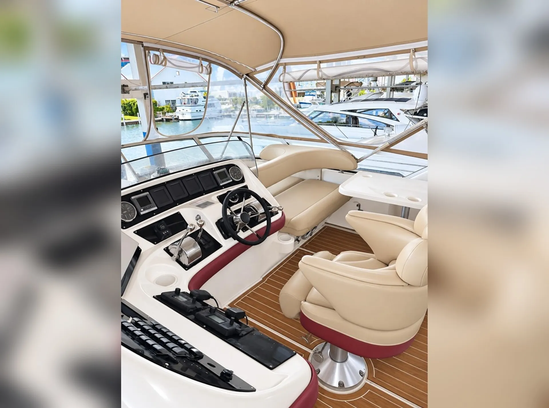50ft LUXURY FLYBRIDGE INCLUDE 2 FREE JETSKIS!