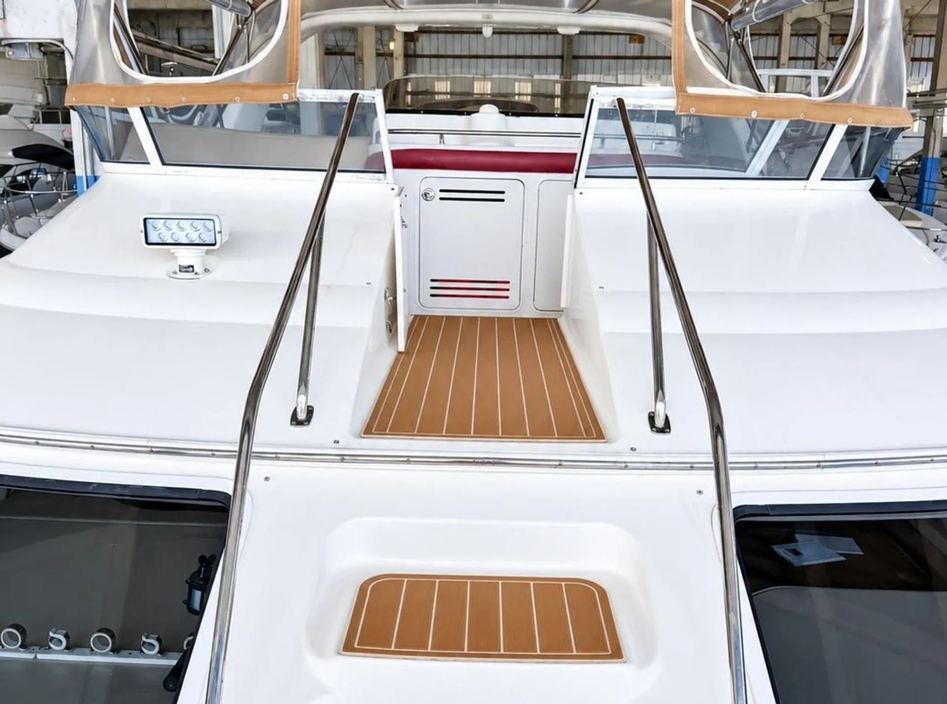 50ft LUXURY FLYBRIDGE INCLUDE 2 FREE JETSKIS!