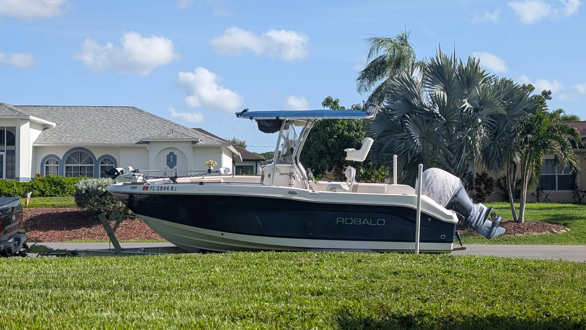 Robalo R200: Southwest Florida Fishing & Family Adventure Boat
