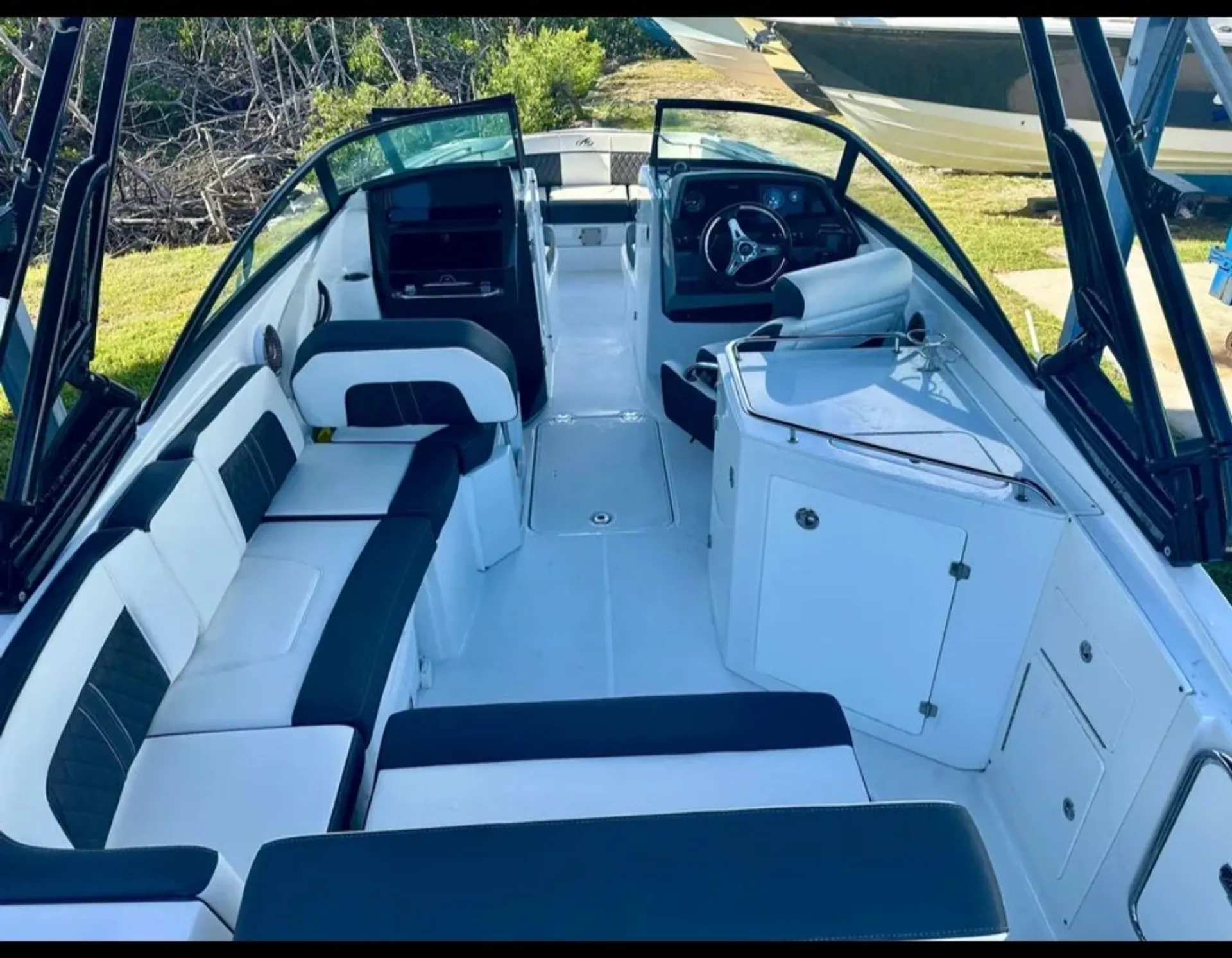 MONTEREY BOATS M-65 in Charleston, SC — photo 7