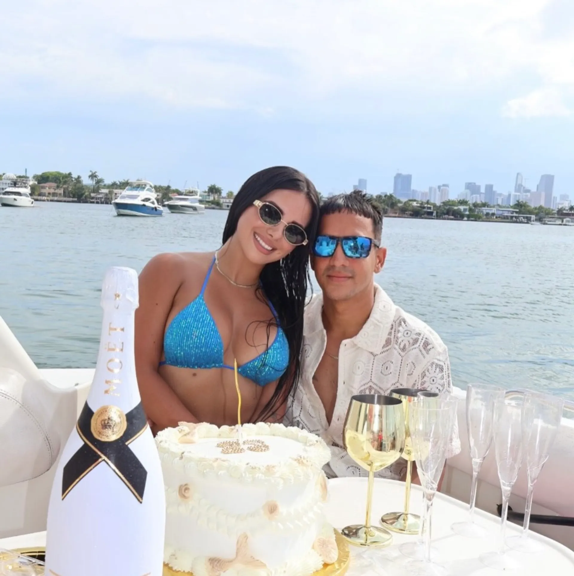 Free Decoration 🎉 | 45’ Luxury Yacht Charter in Miami