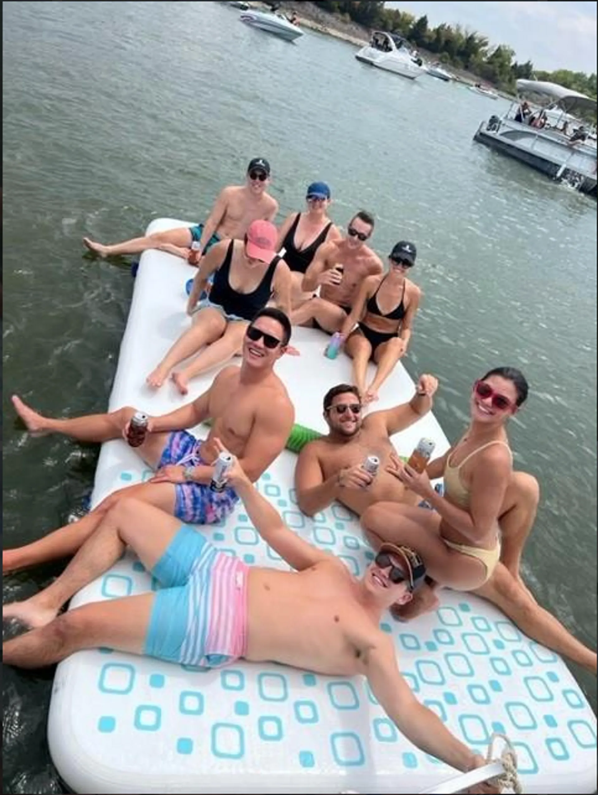 26 ft 225HP Tritoon For Rent on Lake Lewisville for 12 ppl