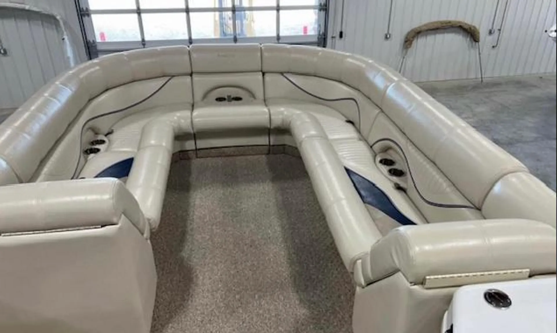 26 ft 225HP Tritoon For Rent on Lake Lewisville for 12 ppl